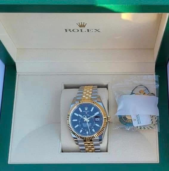 May be an image of wrist watch and text that says 'W ROLEX I 石 91 TOM'