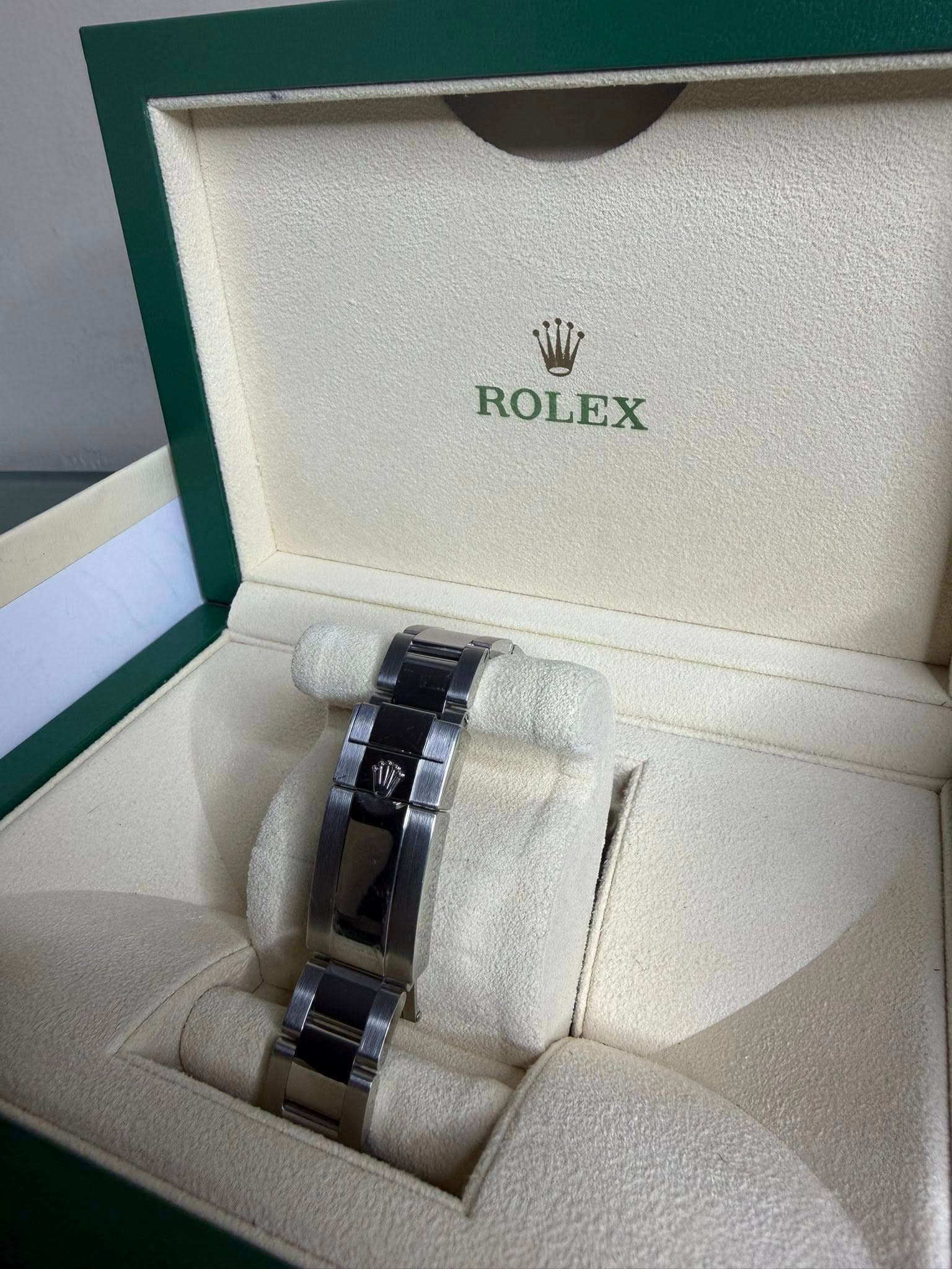 May be an image of wrist watch and text that says 'ROLEX'