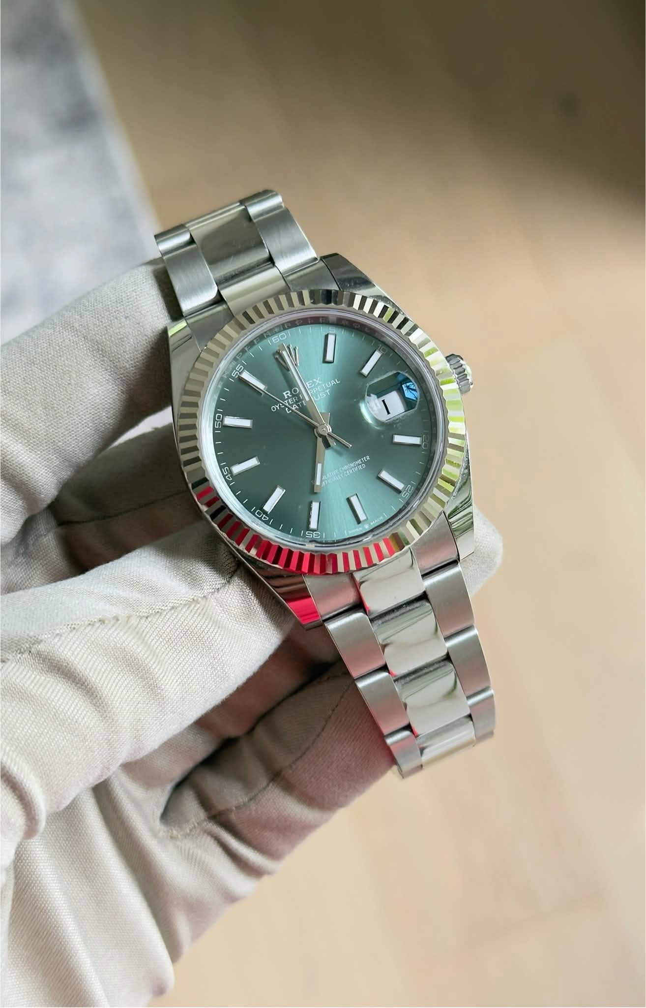 May be an image of wrist watch and text that says '60 ម5 E 50 H 45 ወንማ ር ISE! SE ረ'