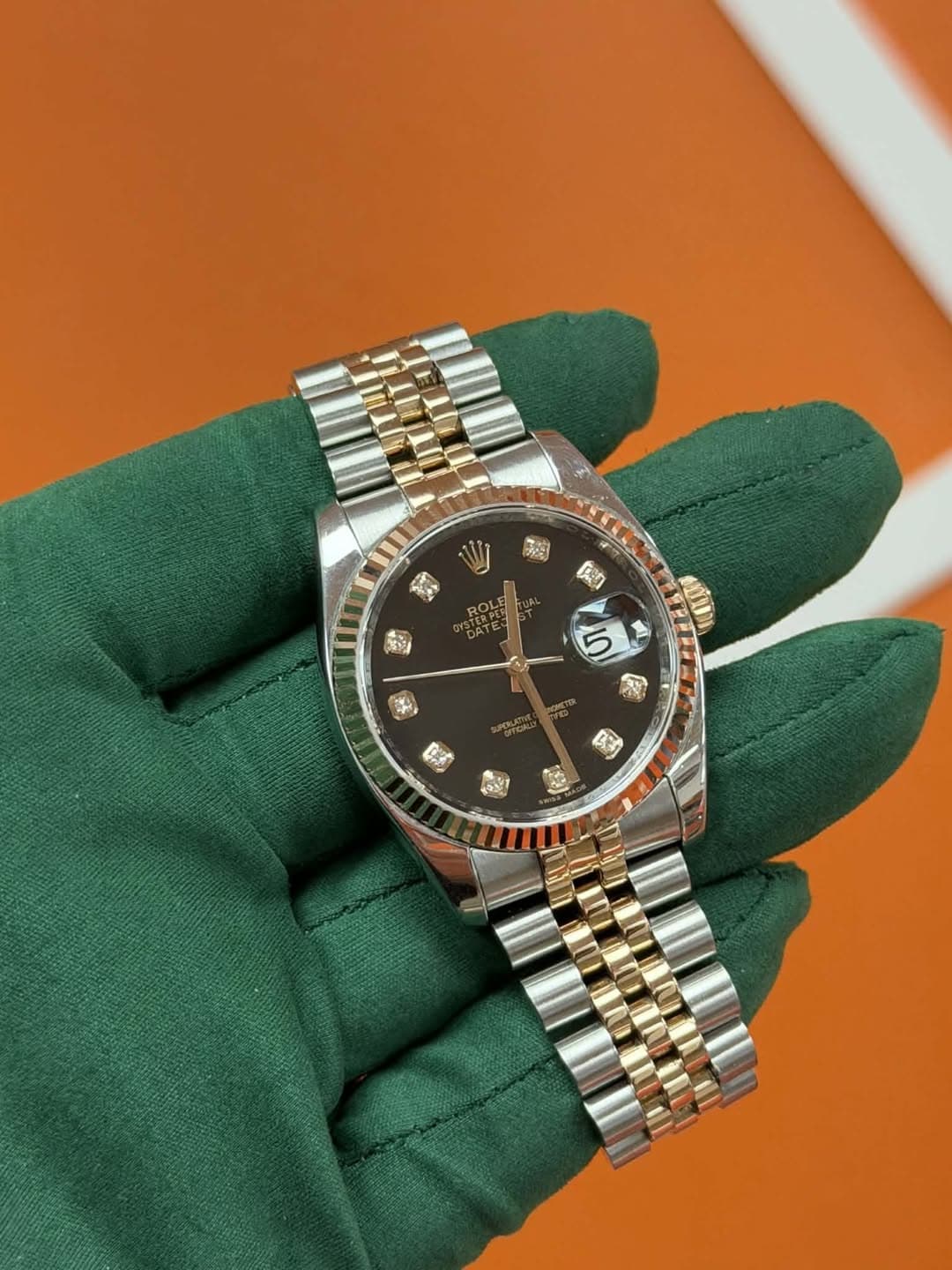 May be an image of wrist watch and text that says '家 கம்ு በዲጣ ഗ RL م A'