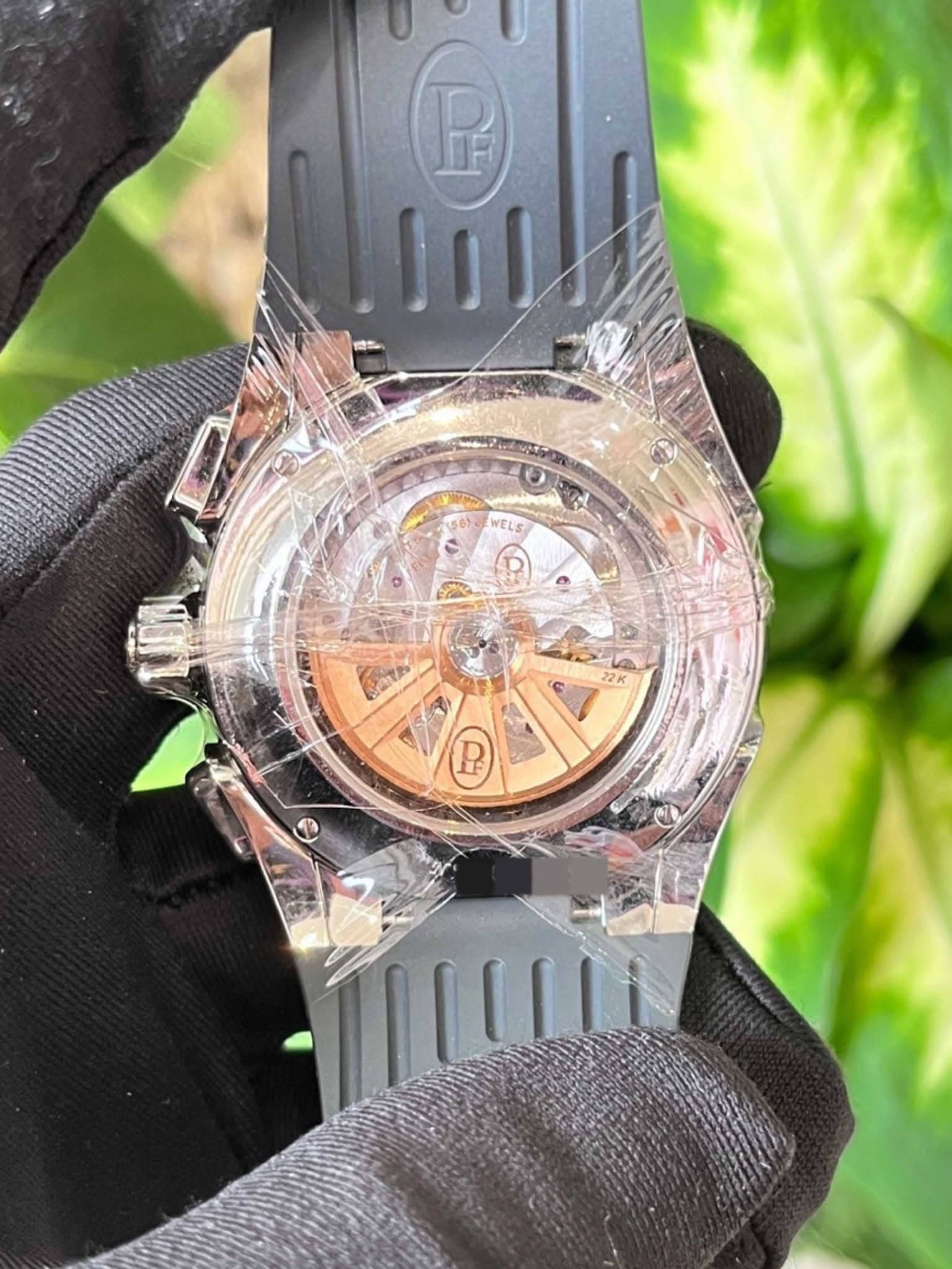 May be an image of digital watch and text that says 'P 56) WELS SarA 22K'