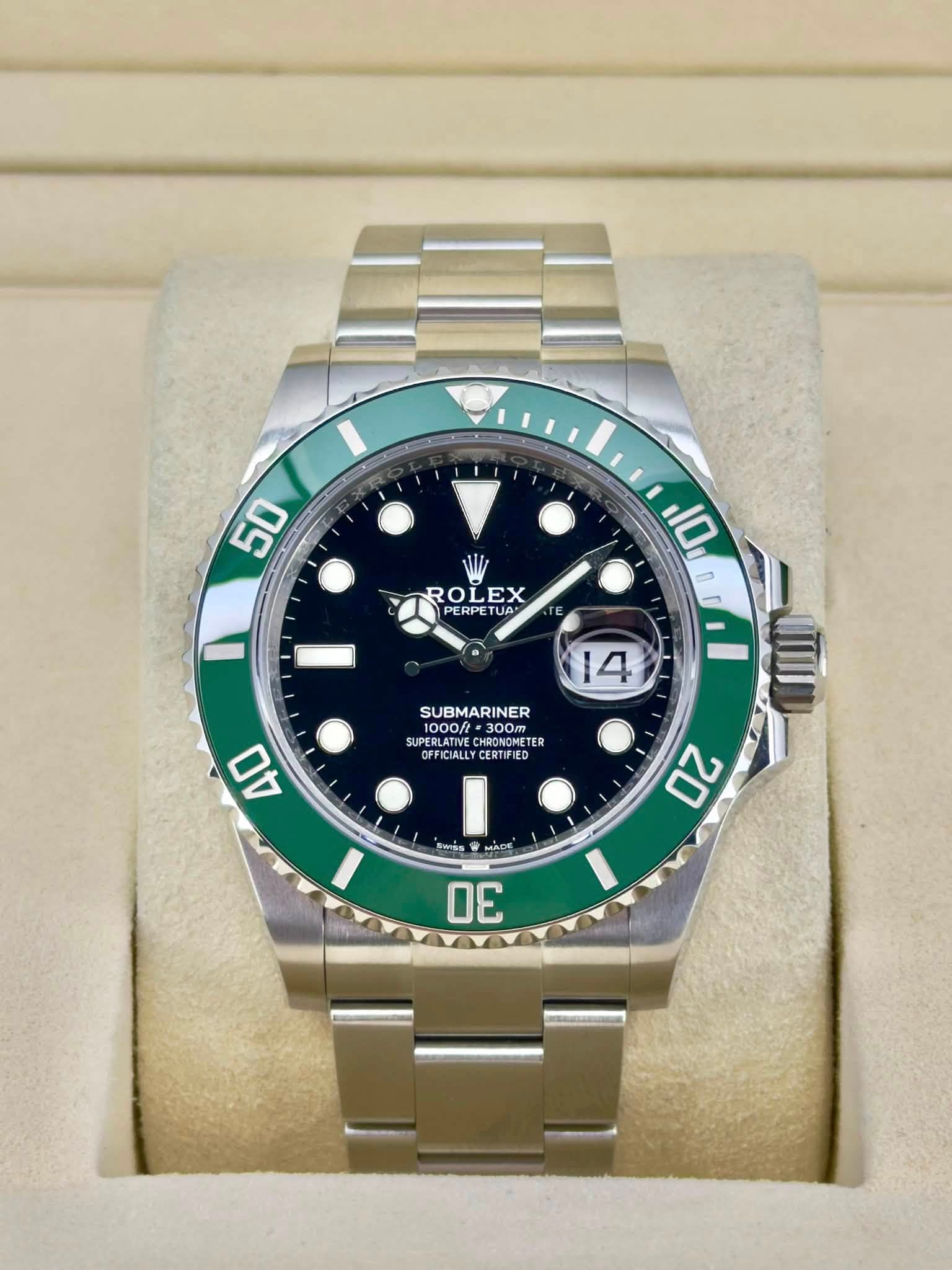 May be an image of wrist watch and text that says '50 ROLEX EX PERPETUA TUA PERPE 10 0 14 SUBMARINER 1000/ 00 300m 300m SUPERLATIVI SUPERLATIVE CHRONONETER ETER OFFICIALLY…