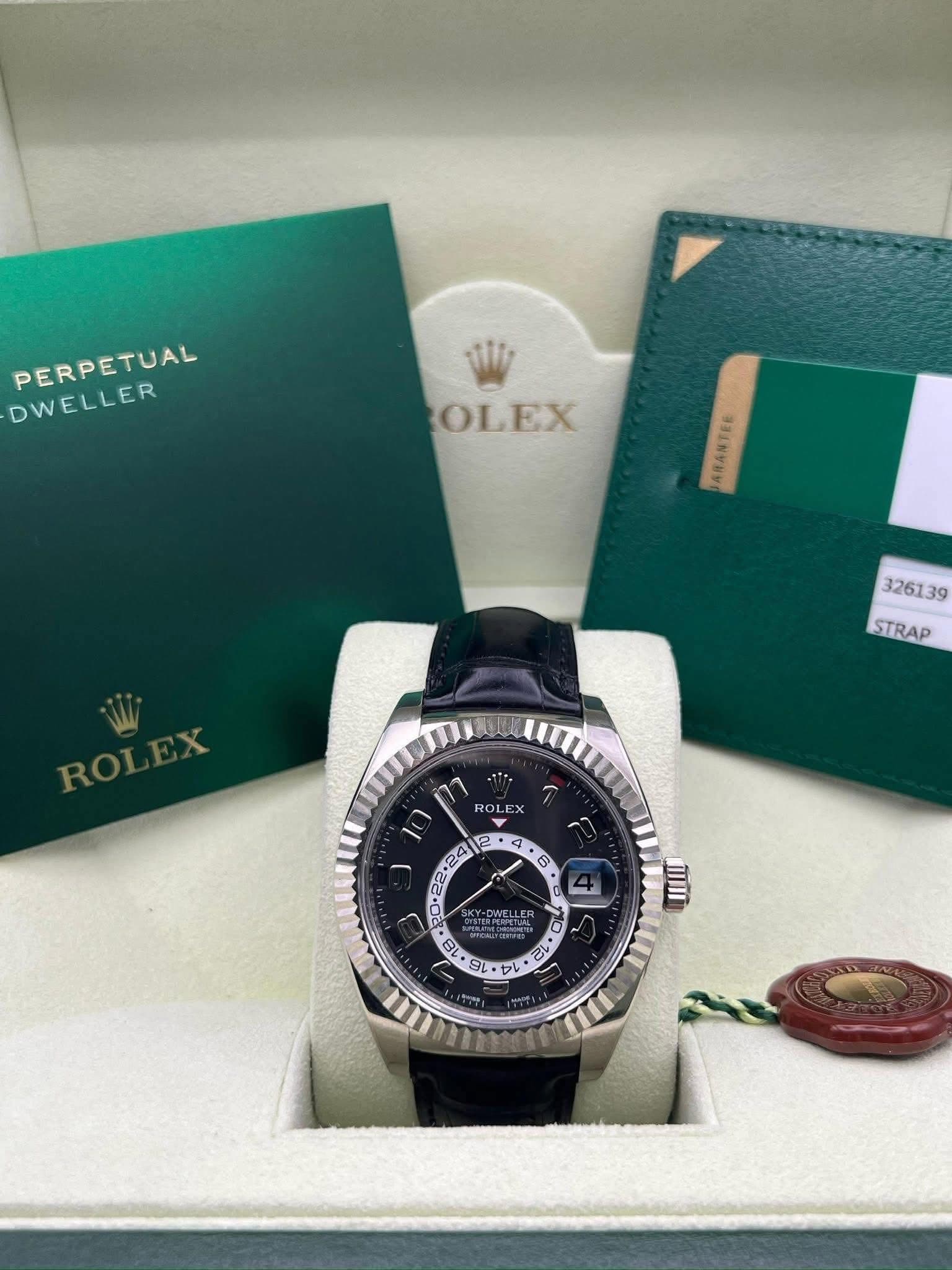 May be an image of wrist watch and text that says 'PERPETUAL DWELLER Wi OLEX ARANTED STRAP ROLEX RO KOLE LE 6 Lt + B 10 1 9レ® 3L ل ان • C ធ 'Z E JUILI'