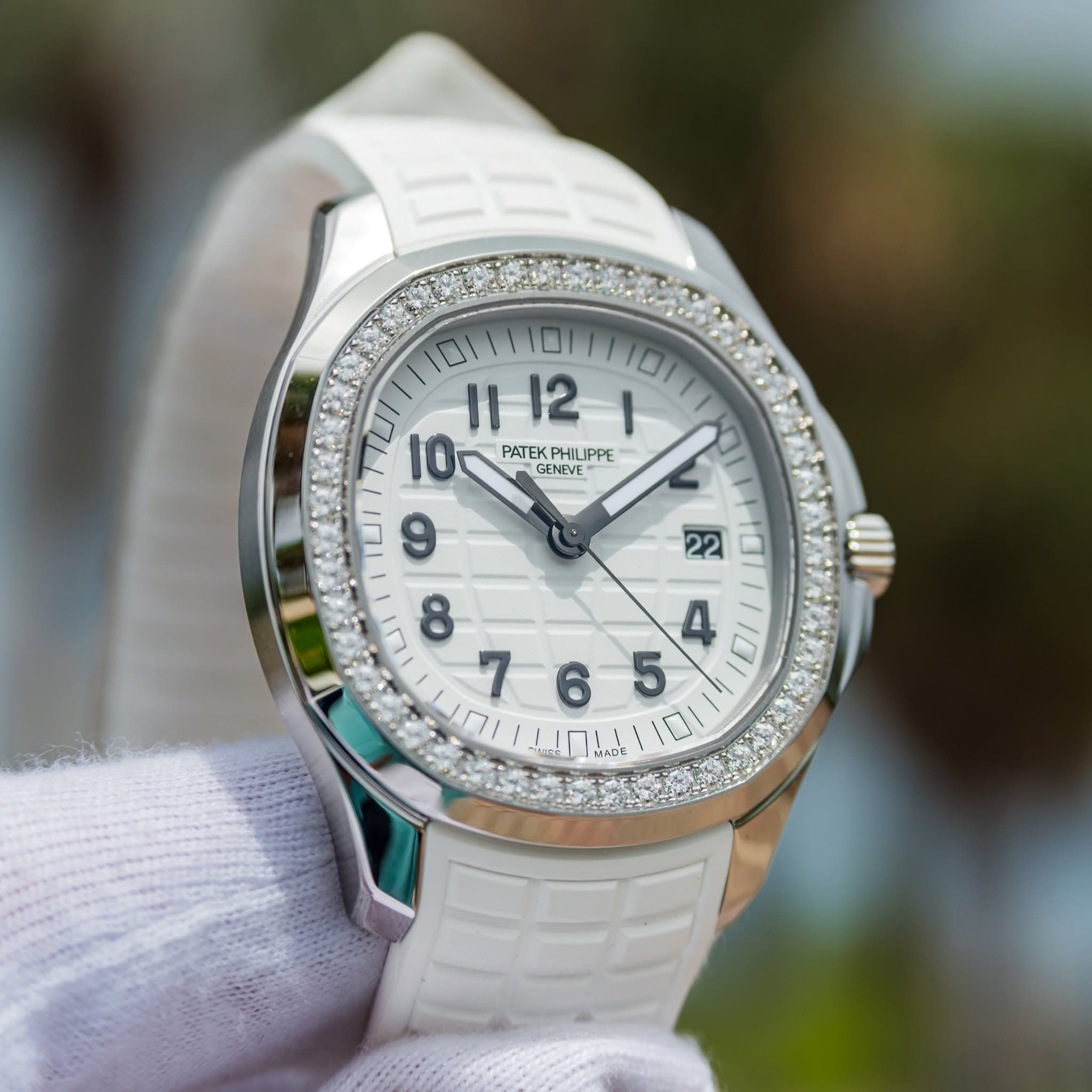 May be an image of wrist watch and text that says '0I 1בו ۱ 1 12 10 PATEKPHILIPPE PPE- PATEK PHILIPPE GENEVE 0 TUI 0T/110 10 د 765 5 IL 6 د D Mart የትግ'