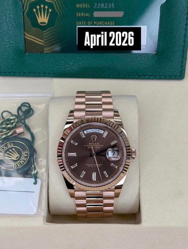 May be an image of wrist watch and text that says '8235 April2026 April 2026 I SUNDAY I ע GENEVE NEVE G ያለ -'