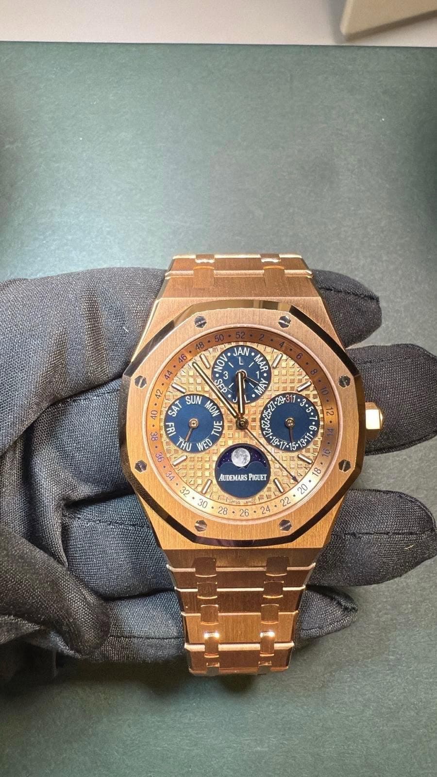 May be an image of wrist watch and text that says 'PO AN MAP D 14 Νν 3 A2 SEP أ 40 SAT VIE MON 36 남 SE ٣ WED 12 AR a3 93 G 3a ቆ 20 LO 22 LDEMARS PIDLET b 32 ん '