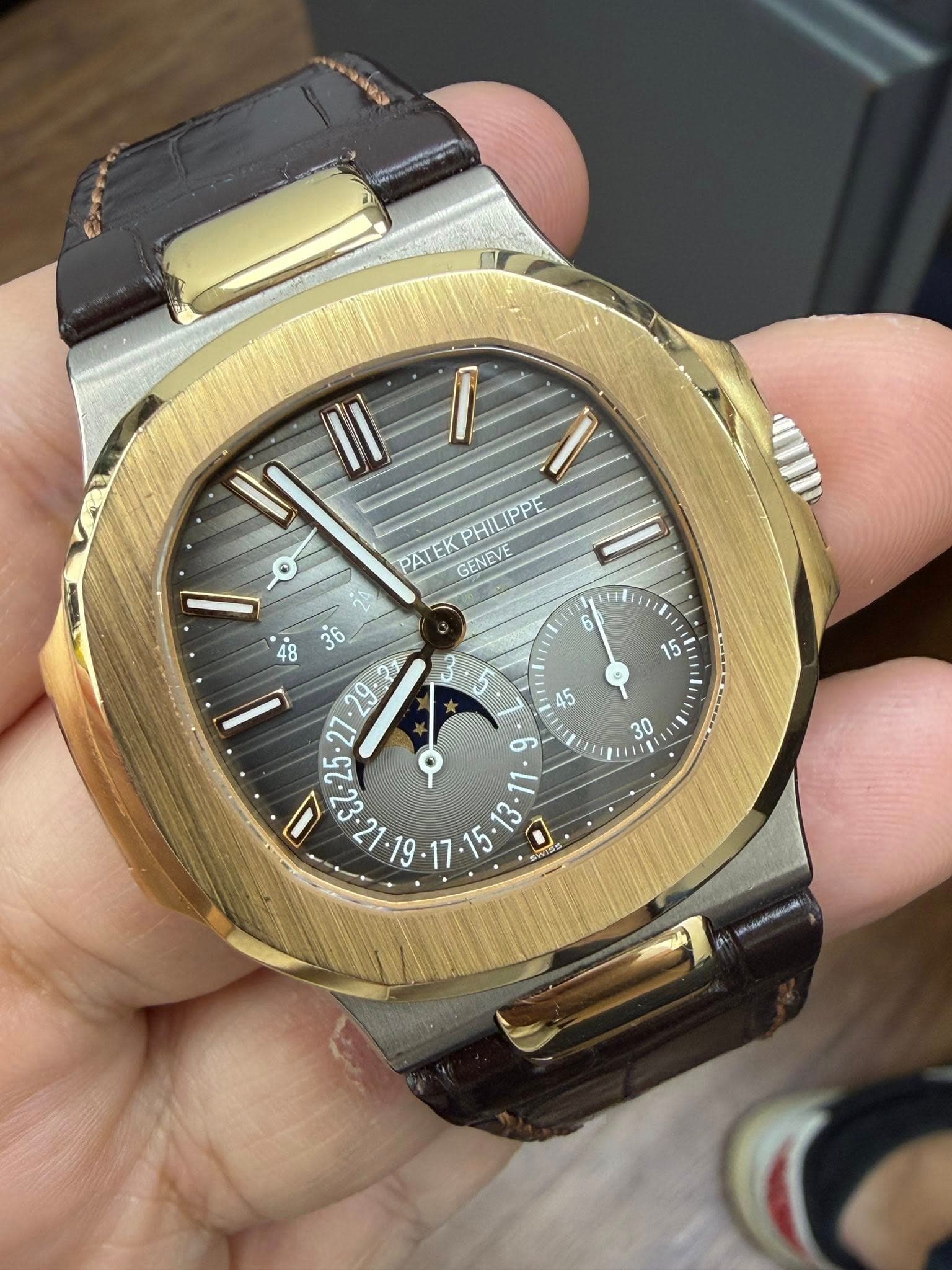 May be an image of wrist watch and text that says '품유한 O ΑΕΚΡΙΡΡΕ PATEKI GENEVE PHILIPPE ١ 27 ・ ថ S3会'