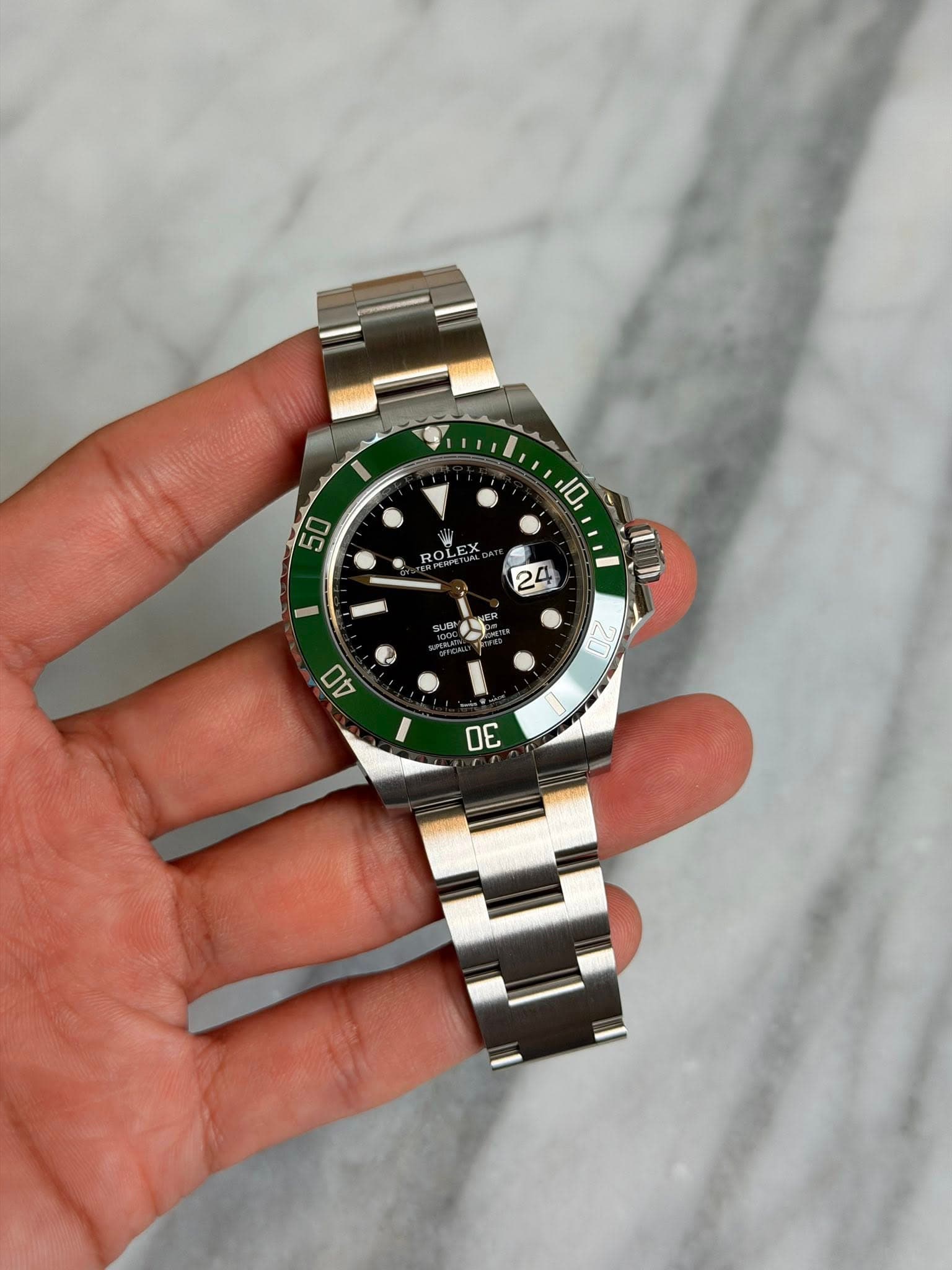 May be an image of wrist watch and text that says '50 5U 10 ROL I 24 D OE'