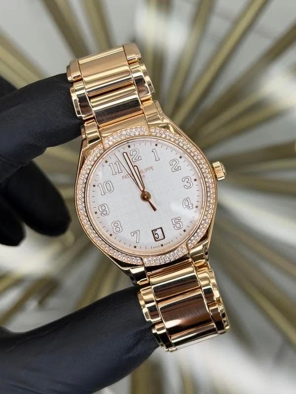 May be an image of wrist watch and text that says '11/2 PATE HILIPPE 1 ጥ 2 11 PATE 10 ៣ CO C3 00 5 7 5 se! swas'