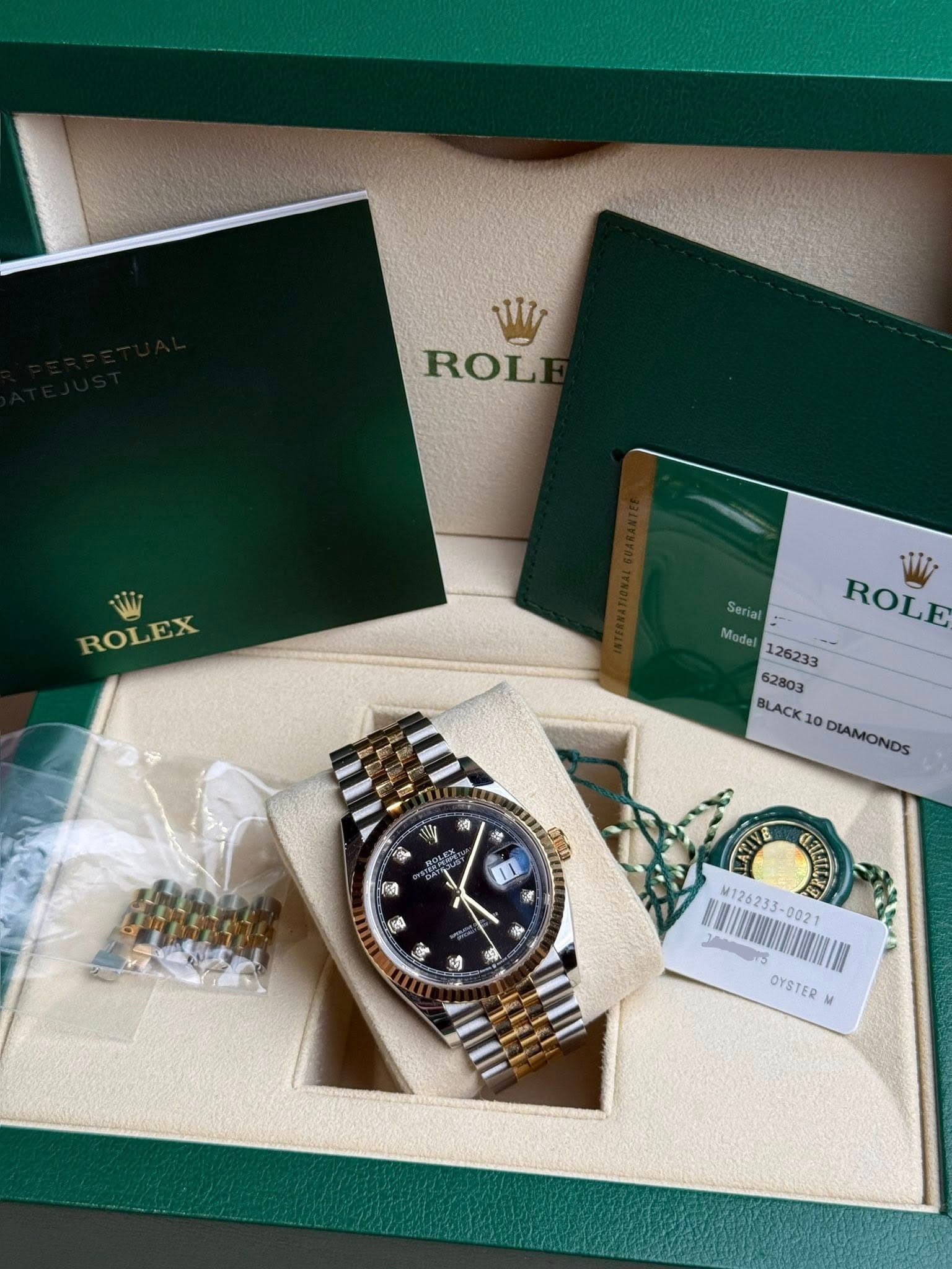 May be an image of wrist watch and text that says 'ح ROL ROLEX W Serial ROLE Madel Model126233 BLACK 10 DIAMONDS Un y 間 A فی 3前 ΟTπρ م3 BCC E 8 f60 。 福 Sk M126233 CELITE ព្រារ…