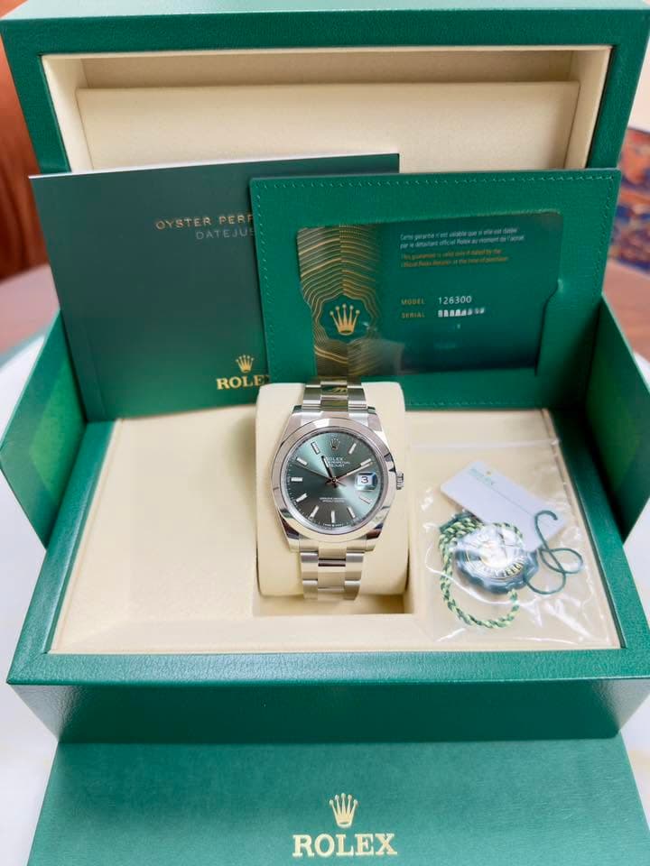 May be an image of wrist watch and text that says 'OYSTERPER YSTER PER e 126300 лRЛAЙ ROL 0 1AS 3 - C ROLEX'