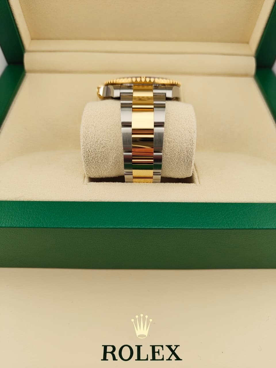 May be an image of wrist watch and text that says 'ROLEX'