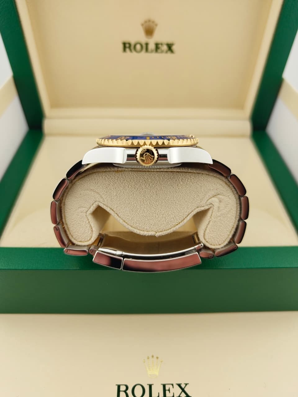 May be an image of wrist watch and text that says 'ROLEX ROI ROLEX EX'