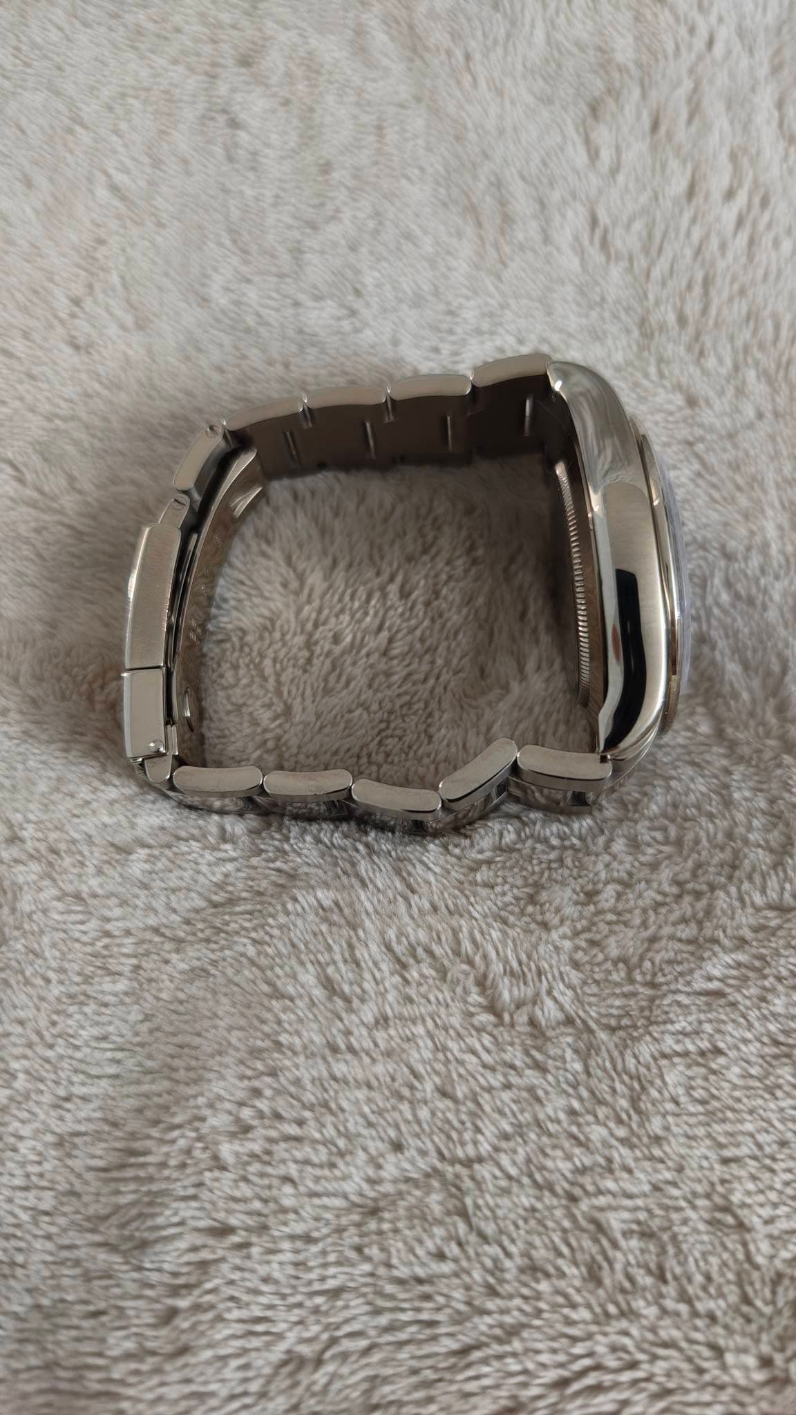 May be an image of digital watch