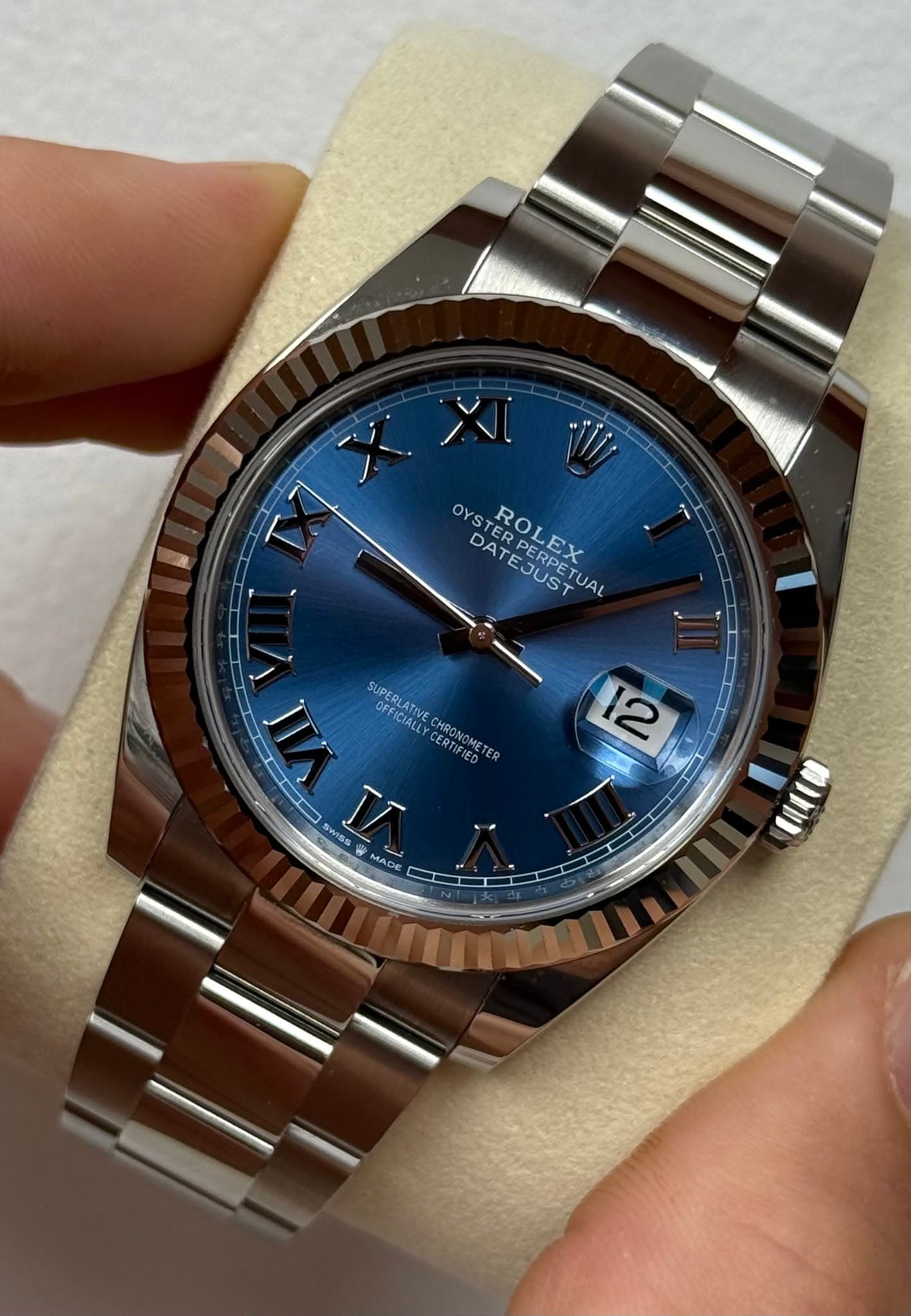 May be an image of wrist watch and text that says 'XI OYSTEO OYST ROLEX DATEPETUAL DATETPETUA ESRPET PERPE DATEJUST DAT EJUST TUAL IIA SUPERLATIVE ATIVE SUPER OFFICIVE FFICIALEY…