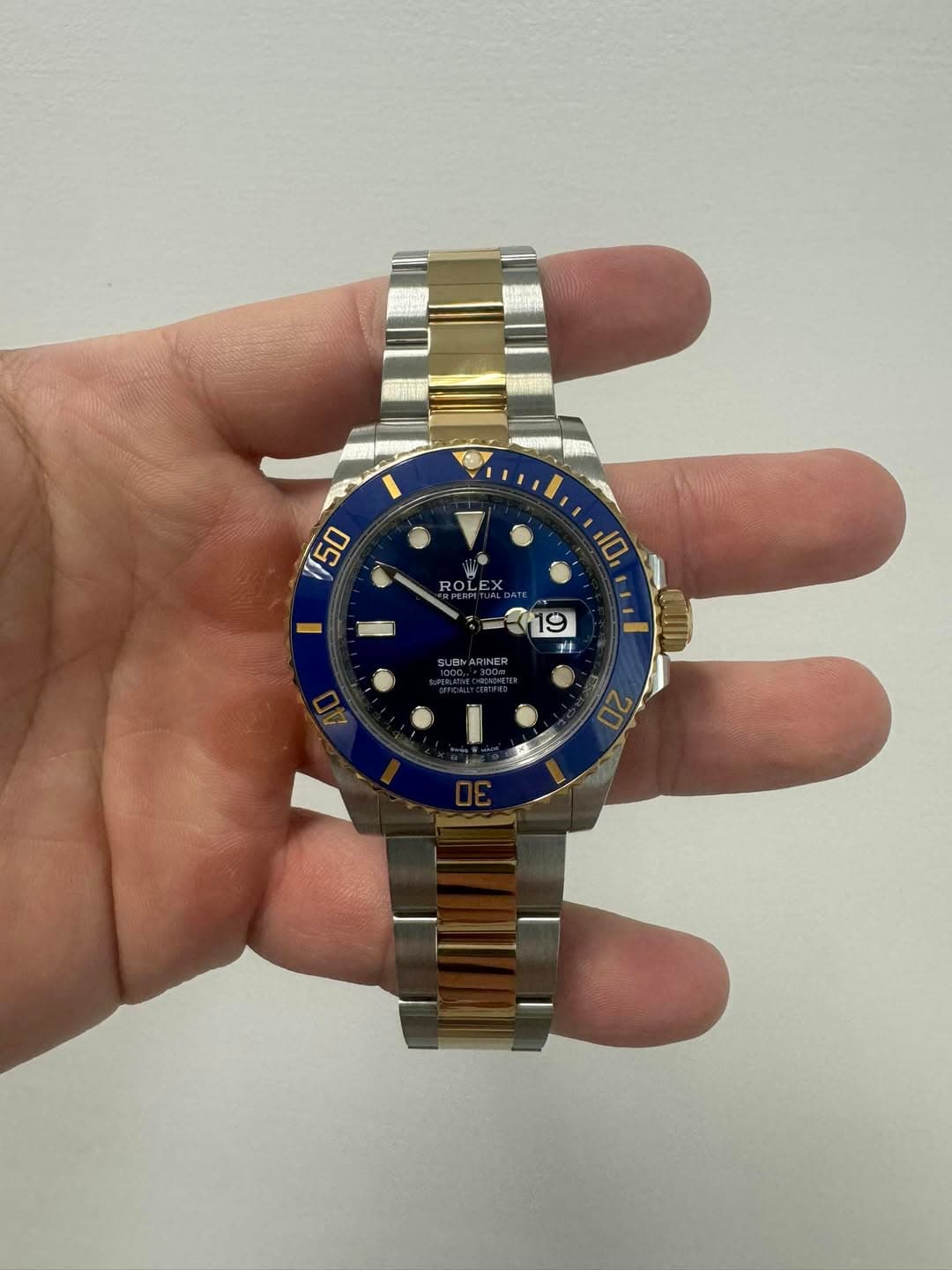 May be an image of wrist watch and text that says '50 ROL =319 19 整 SUSMARINER'