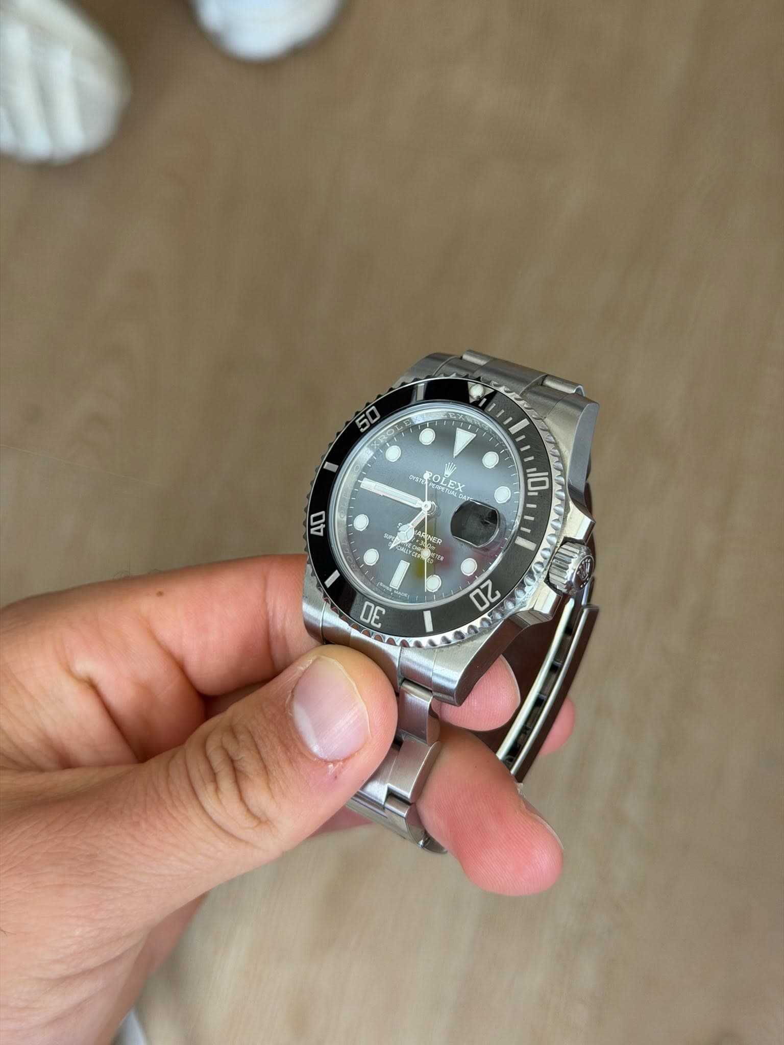 May be an image of wrist watch and text that says '50 OL HOLEX POLEY Iu 10 40 MAN VER 30 20'