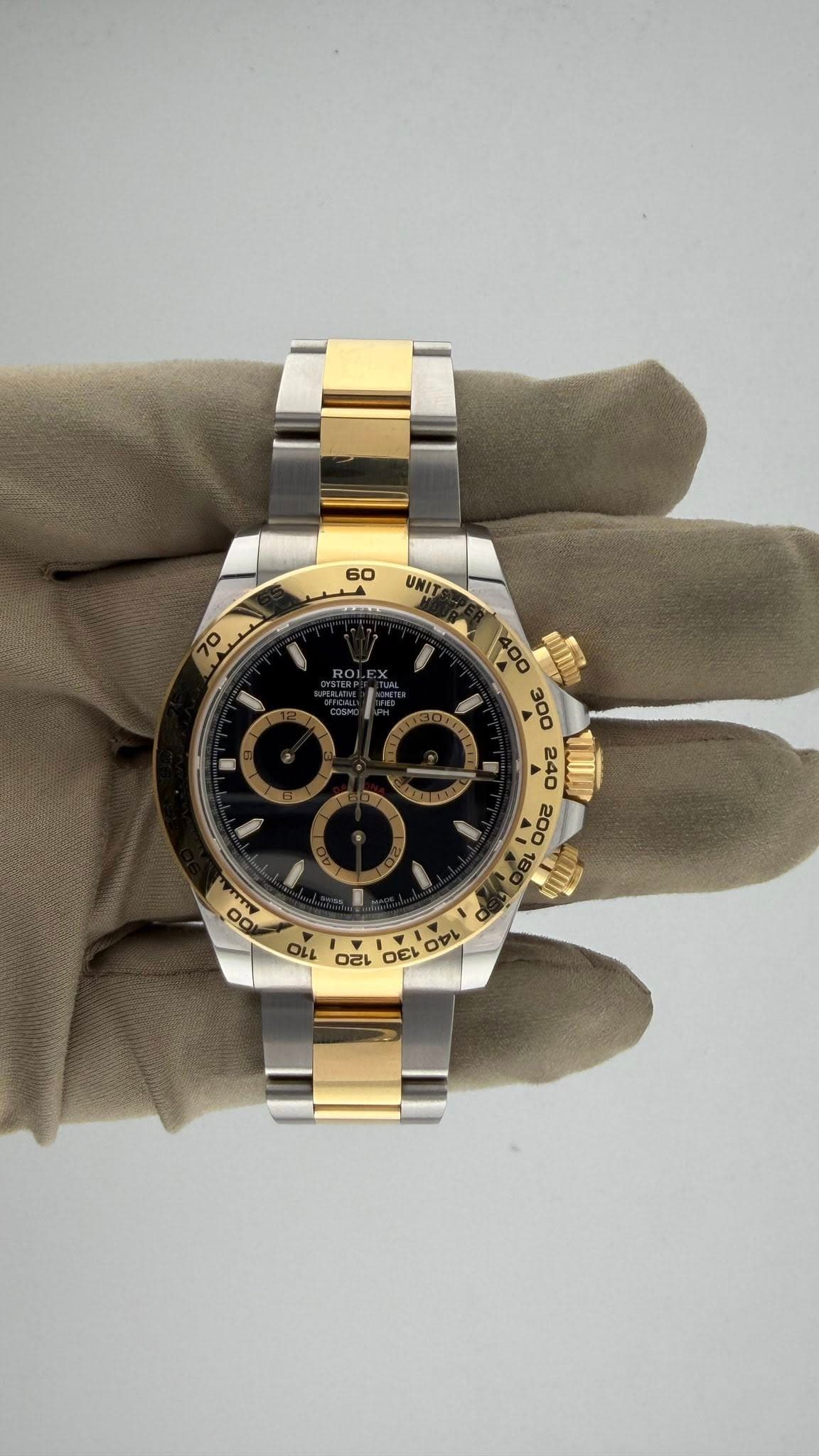 May be an image of wrist watch and text that says '60 UNIT । O 200 FE OO OLL a Y ει A A'