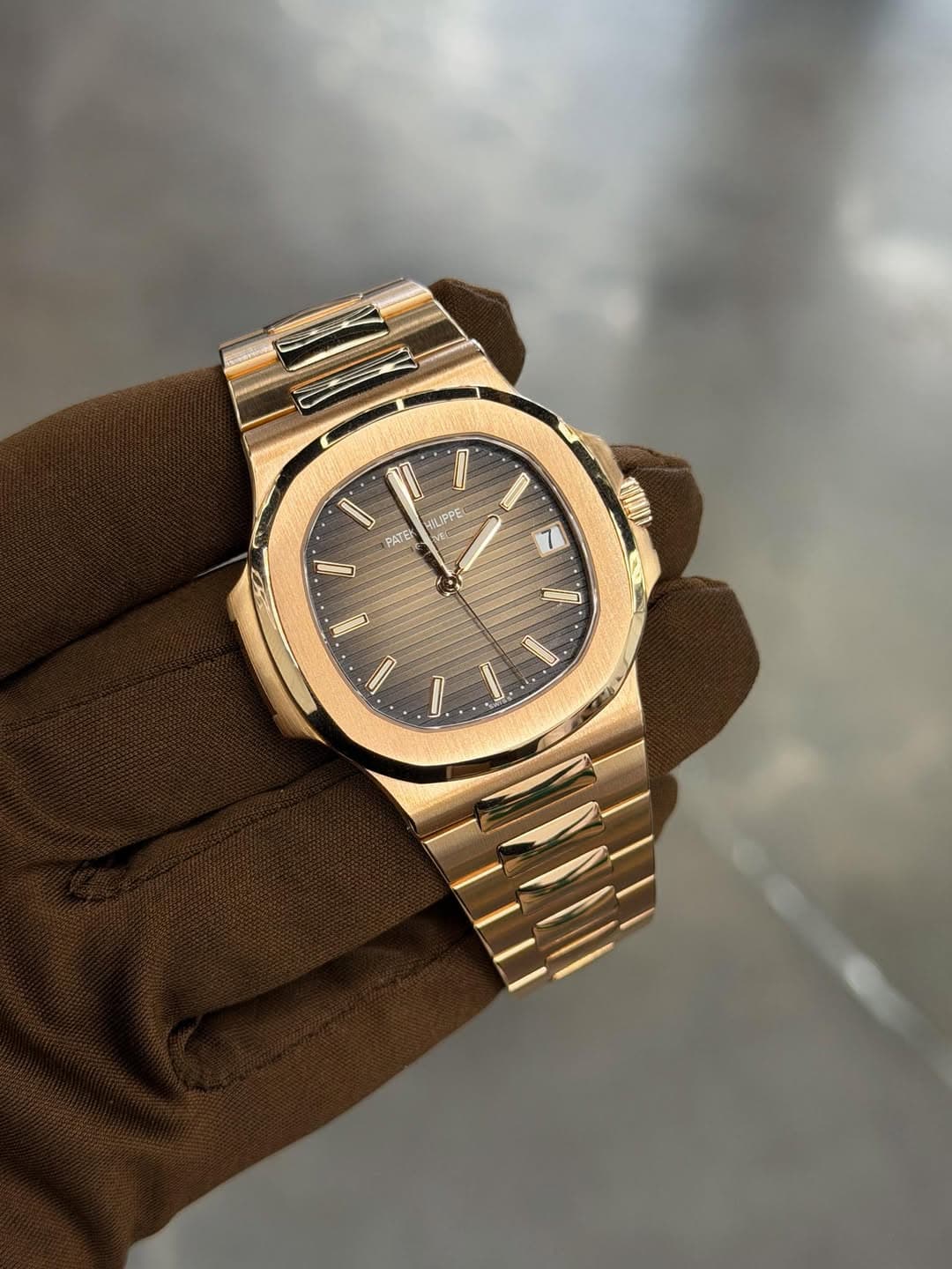 May be an image of wrist watch and text that says 'I l PATE HILIFPE PE U ሀ!! I I D. I'