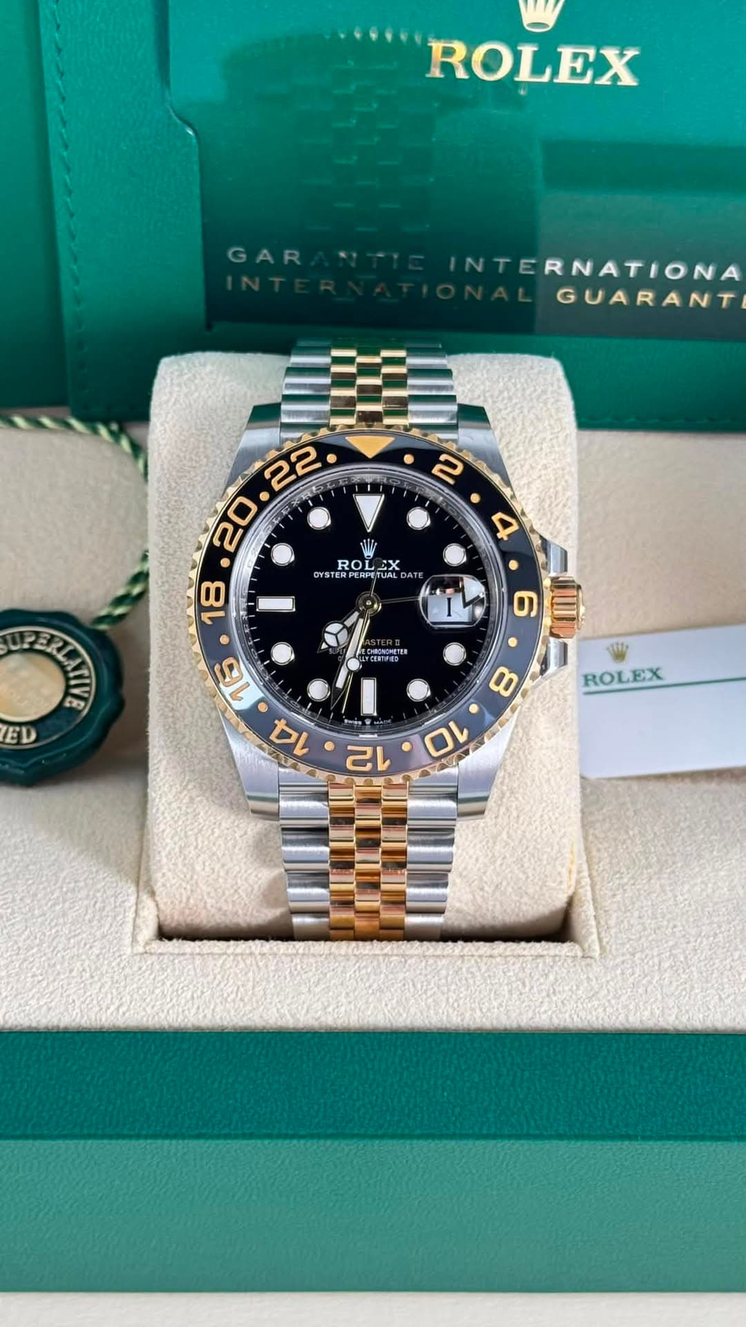 May be an image of wrist watch and text that says 'ROLEX NTERNATIONA GUARANT ROLEX RO LALD 6 Ea ARENIER 月在袜 ED 16 14 ROLEX 8 10 12'