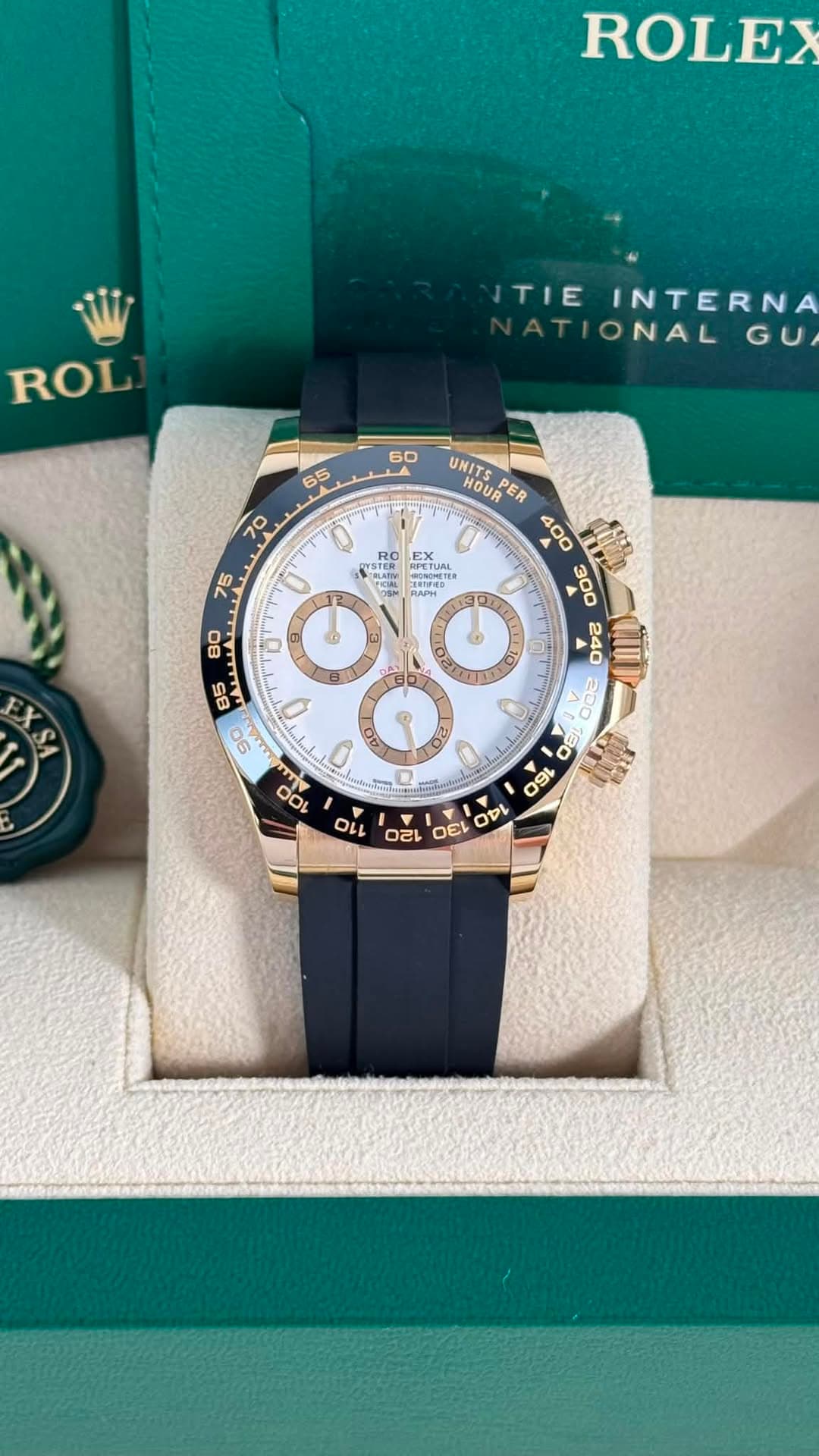 May be an image of wrist watch and text that says 'ROLEX ROL TIE INTERNA ATIONAL 60 65 70 aoлoHcTB onnen PETUAL KWLI ZAnTED UNITS HOUR PER ဂိ 200 ព O 14 1L 17 ひ Q U 40 A0 100 AL O…