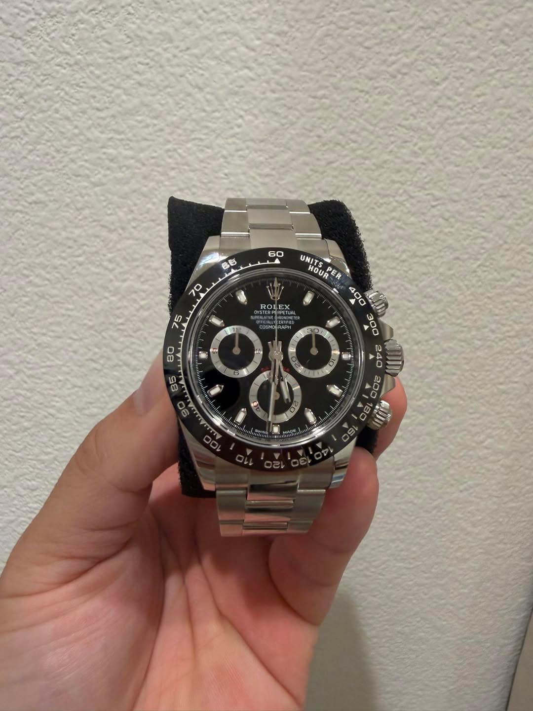 May be an image of wrist watch and text that says '60 6E 70 ROL EX 75 UNIT NITSPER HoυAER HOUR PER. 喜我 PER E I v 08 00'
