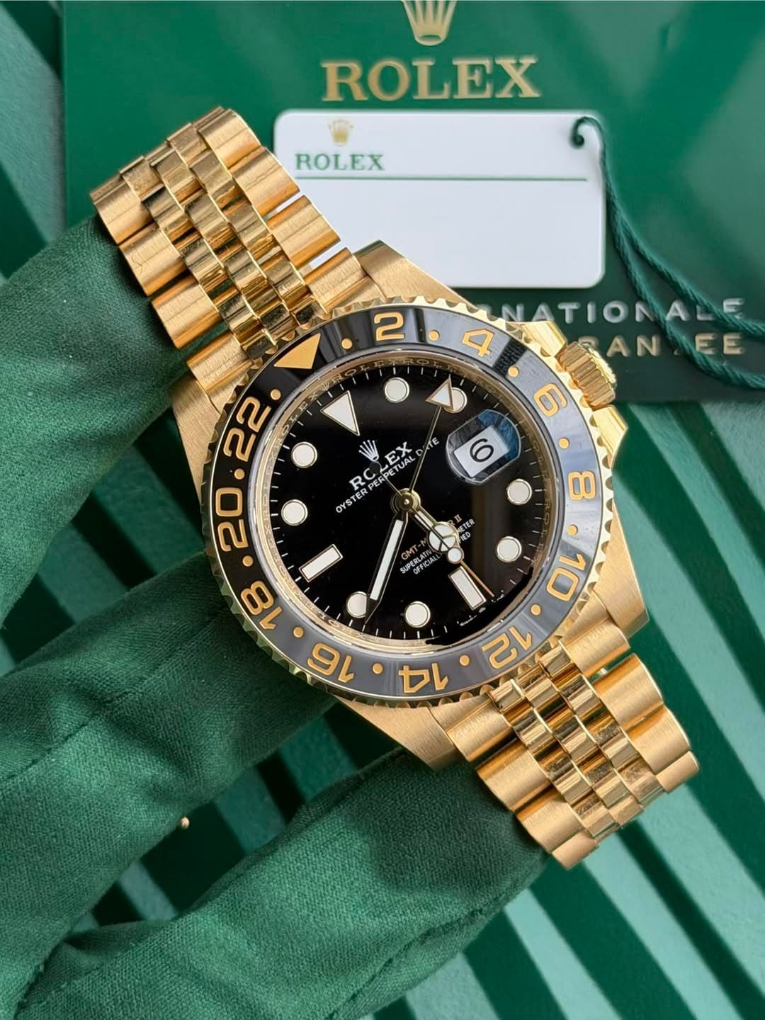 May be an image of wrist watch and text that says 'ROLEX ROLEX 2 ATIONALE PMALNATIONALE ALE TION 4 RAN N EE 6 ATE OYSTER OYSTERPERDE RC PER ERPERPETUAL W EX EX ETUAL PETUAL OYS GMI…