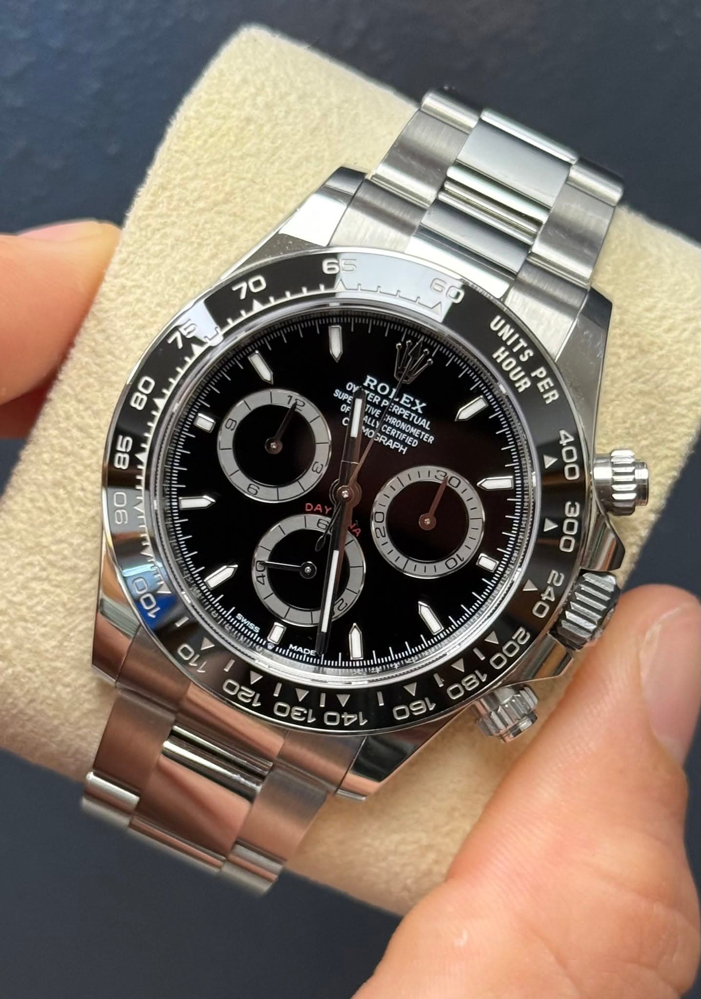 May be an image of wrist watch and text that says '70 65 للللر SUPE SUPE OY OY ROLEX TIVE OF ERP C ERPETUAL EX MO ORTIFIE EAL 3RAPH CERTIFIED HRONONETER ER 85 90 3 I UNITS HOUR…