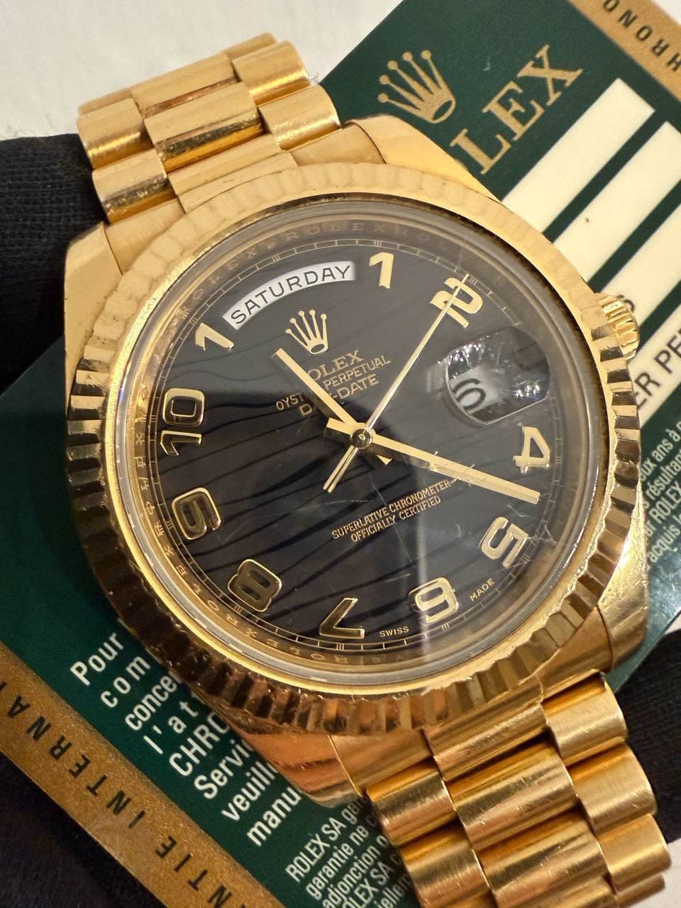 May be an image of wrist watch and text that says 'HONN LEX SATURDAY 1 2 L 1 OLEX PERPETUAL DATE 10 OYS 주시 9 PF R S ላተል 4 作 HRONOMETER- CERLIPIED SUPERLAT SUPERLATIVE OFFICIALLY…