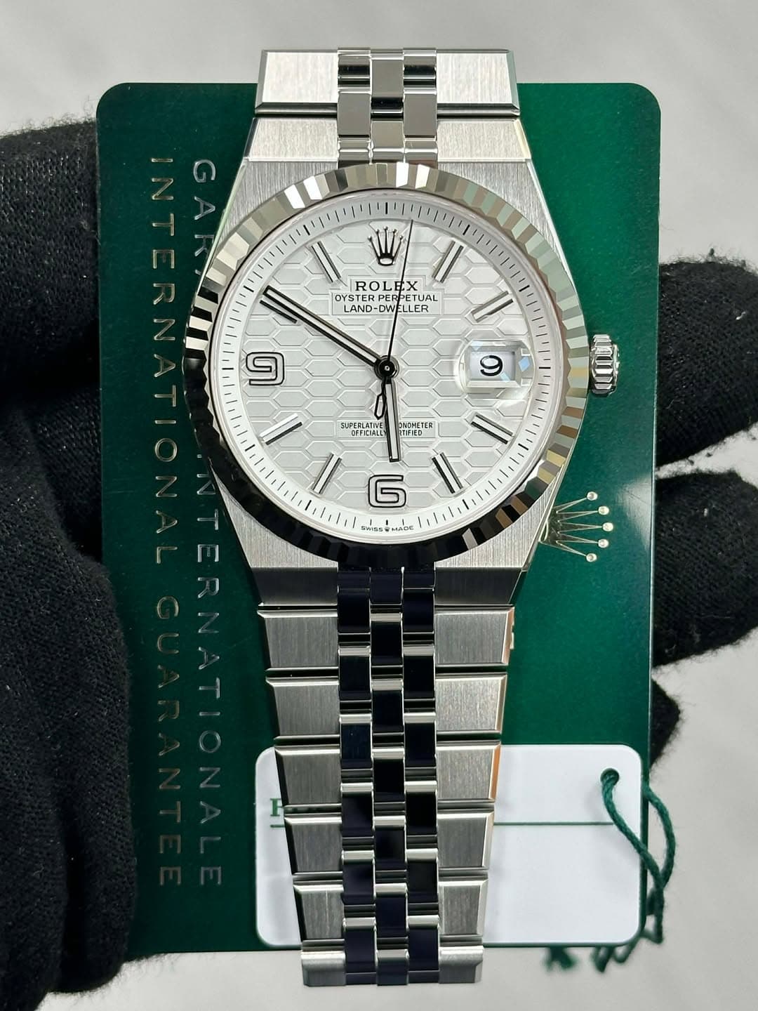 May be an image of wrist watch and text that says 'V ROLEX Il ROLE LEX OYS DYSTER PERP TUAL PERPE OYSTEBERETUAL RRETUA אב LAND- DW LLER ១ O SUPER ERLATINE OFFICIALL TFIED NSMETE…