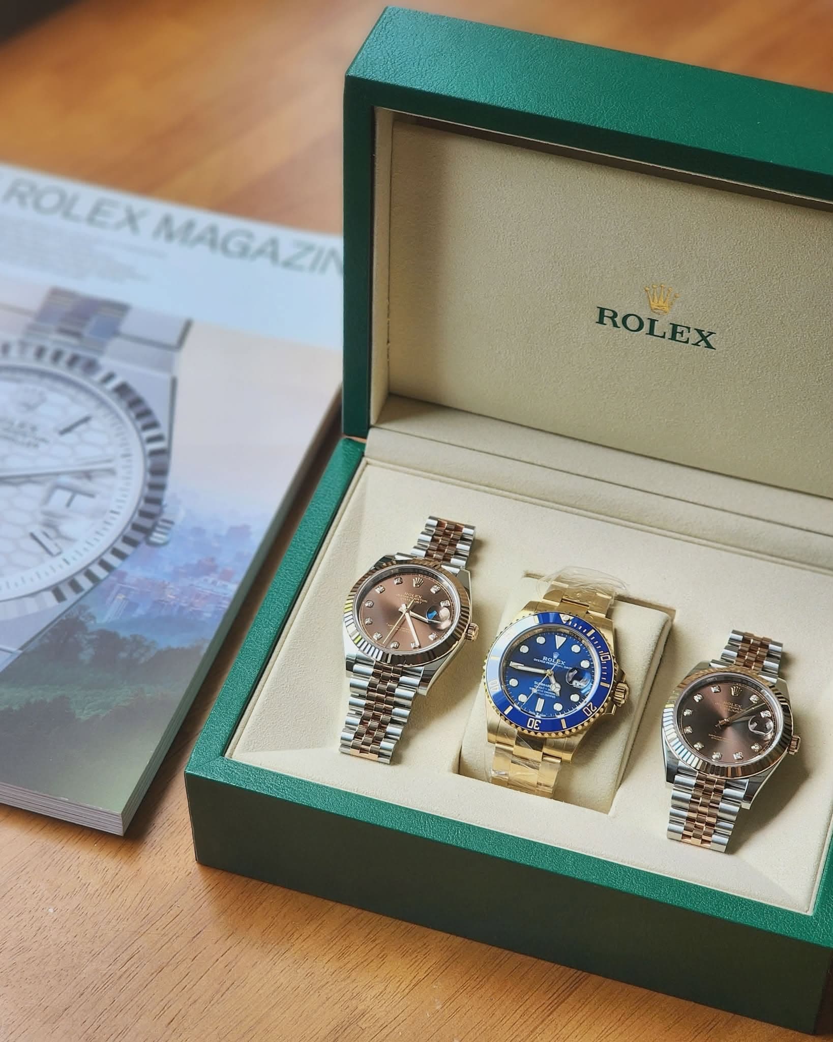May be an image of wrist watch and text that says 'ROLEX MAGAZIN ឃីរ ROLEX 1 B ® U ل e 코스터 地 戦 글 ر P ២ ー 中 جب C A N'