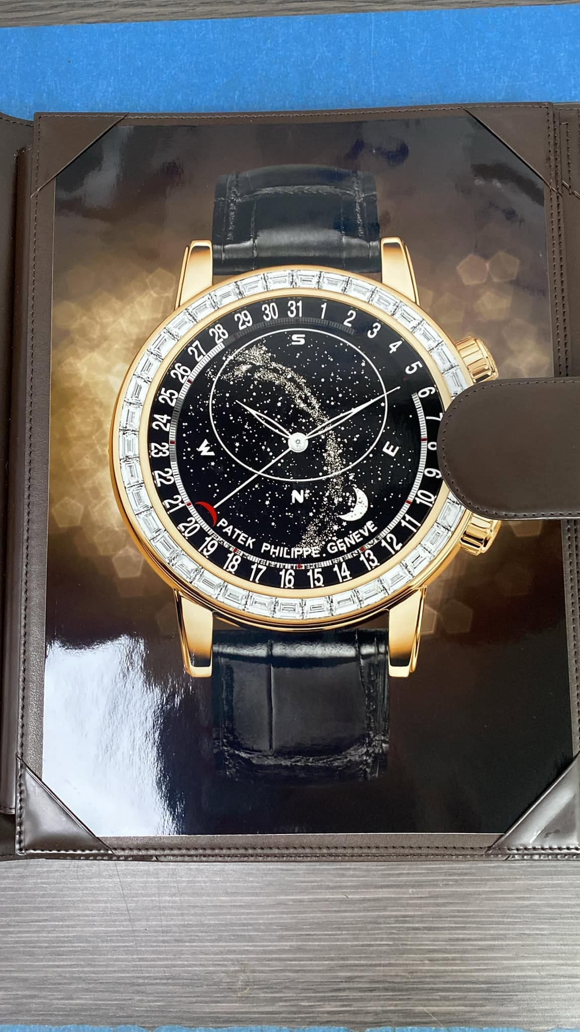 May be an image of wrist watch and text that says 'S 252627_28 25 26_27_28 M Q o พ Nf O и ب 20 PATEK PHILIPPE GENEVE oeKий കൊ'