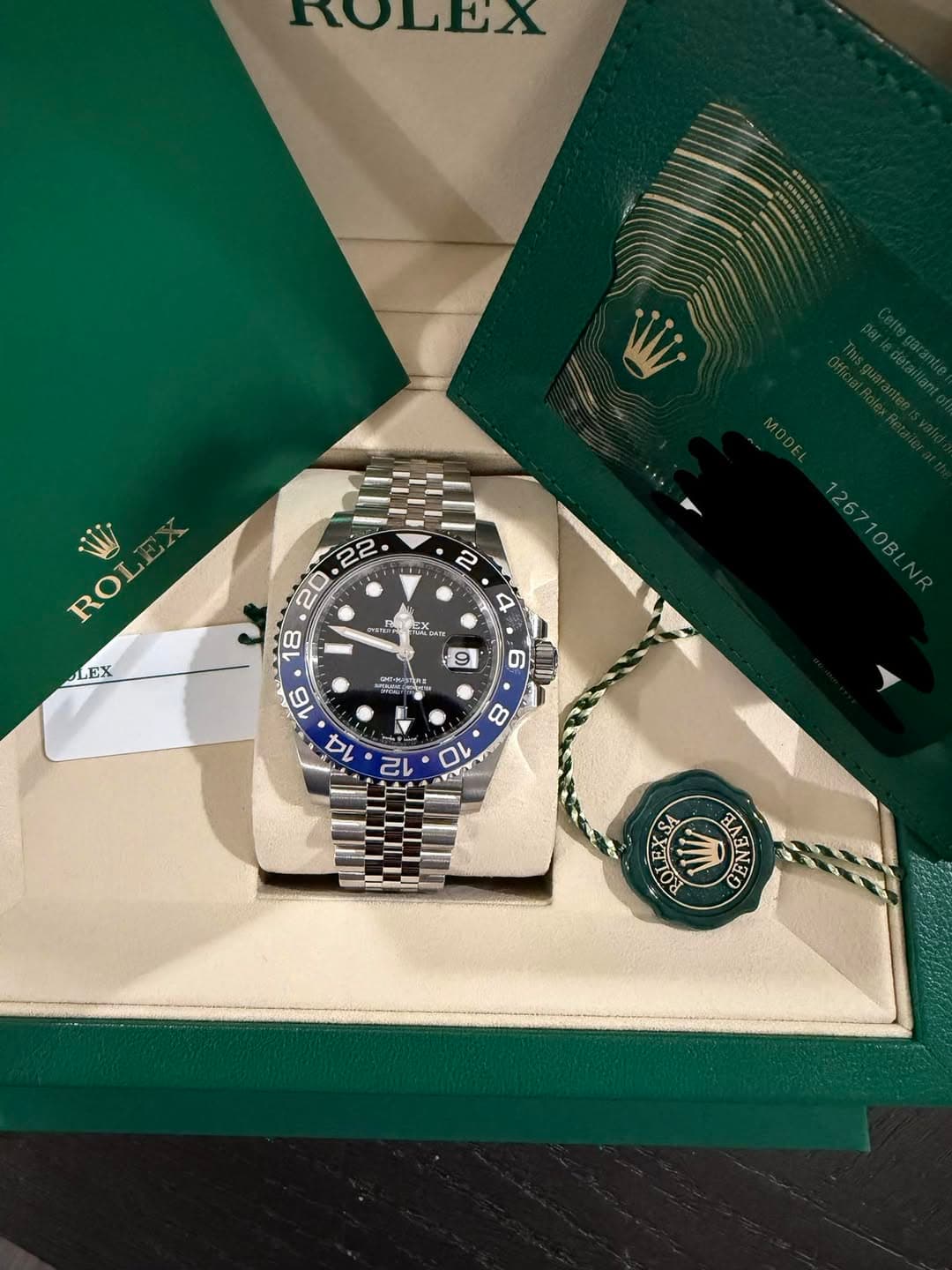 May be an image of wrist watch and text that says 'ROLUA 2 ROLI 22 20 18 LEX 4 26 10B/ ANTE ARTE 9 6 የማውር፡ VE AAйΑ メゴ'