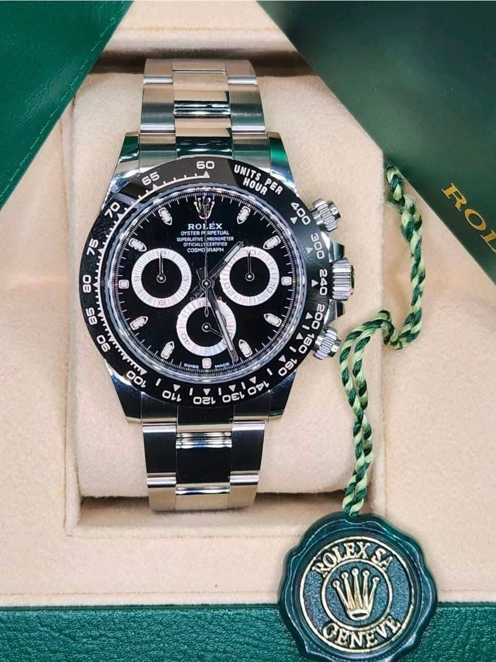 May be an image of wrist watch and text that says '60 65 70 ROLEX LEX YSTERPER RPETUAL SUPERLATIN OTSTENA IMRONOMETE O OIGMETE 75 មរ COSMOR RAPHI 0 O O UNITS HOUR PER 400 300 PA…
