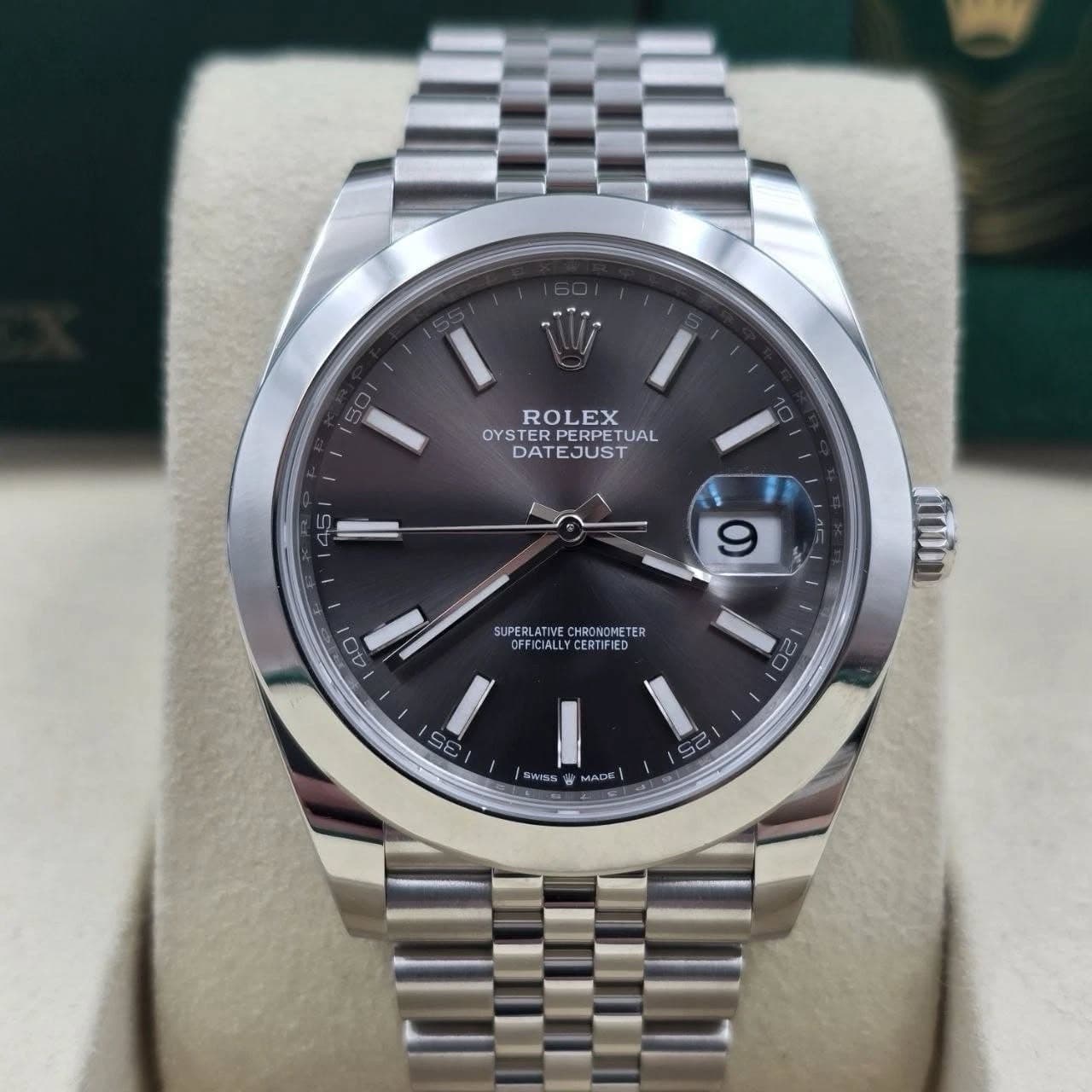 May be an image of wrist watch and text that says 'ROLEX OYSTERPERPETUAL OYSTE OYSTERPERI ERPERPETUAL TUAL DATEJUST DATEJ SUPERLATI CHRONOME TER FFICIALLY SPERLAEOOTER CIALLY…