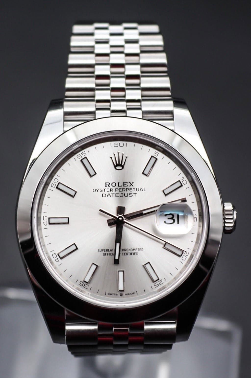 May be an image of wrist watch and text that says ' D 5 ROLEX OYSTER PERPETUAL OYSTERPERPETUAL PERPE TUAL DATEJUST DAT EJUST SUPERLATHEDNOMETER SUPERLAT CHRONOMETER TER HRONOME 40…