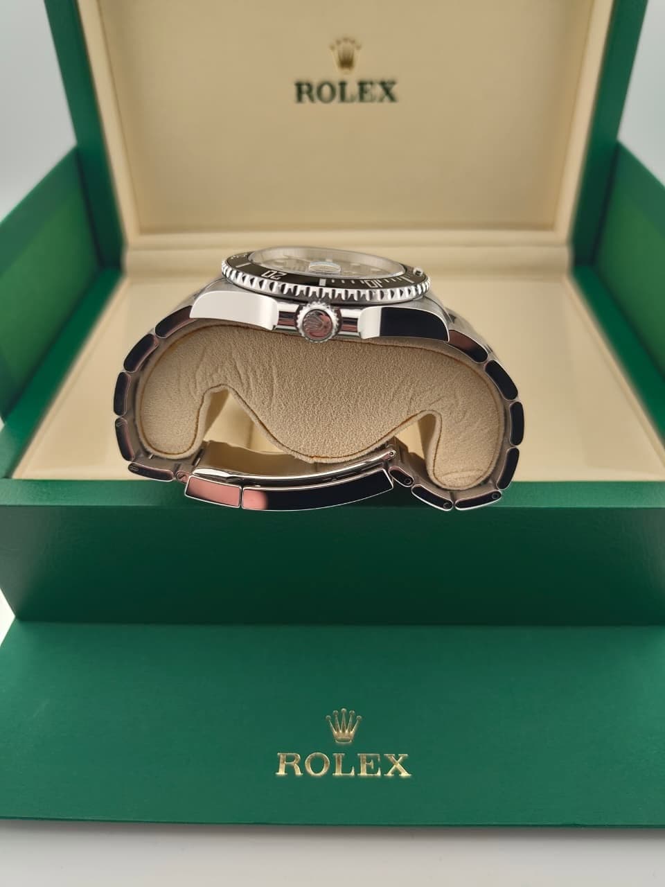 May be an image of wrist watch and text that says 'ROLEX 1O그 ROLEX'