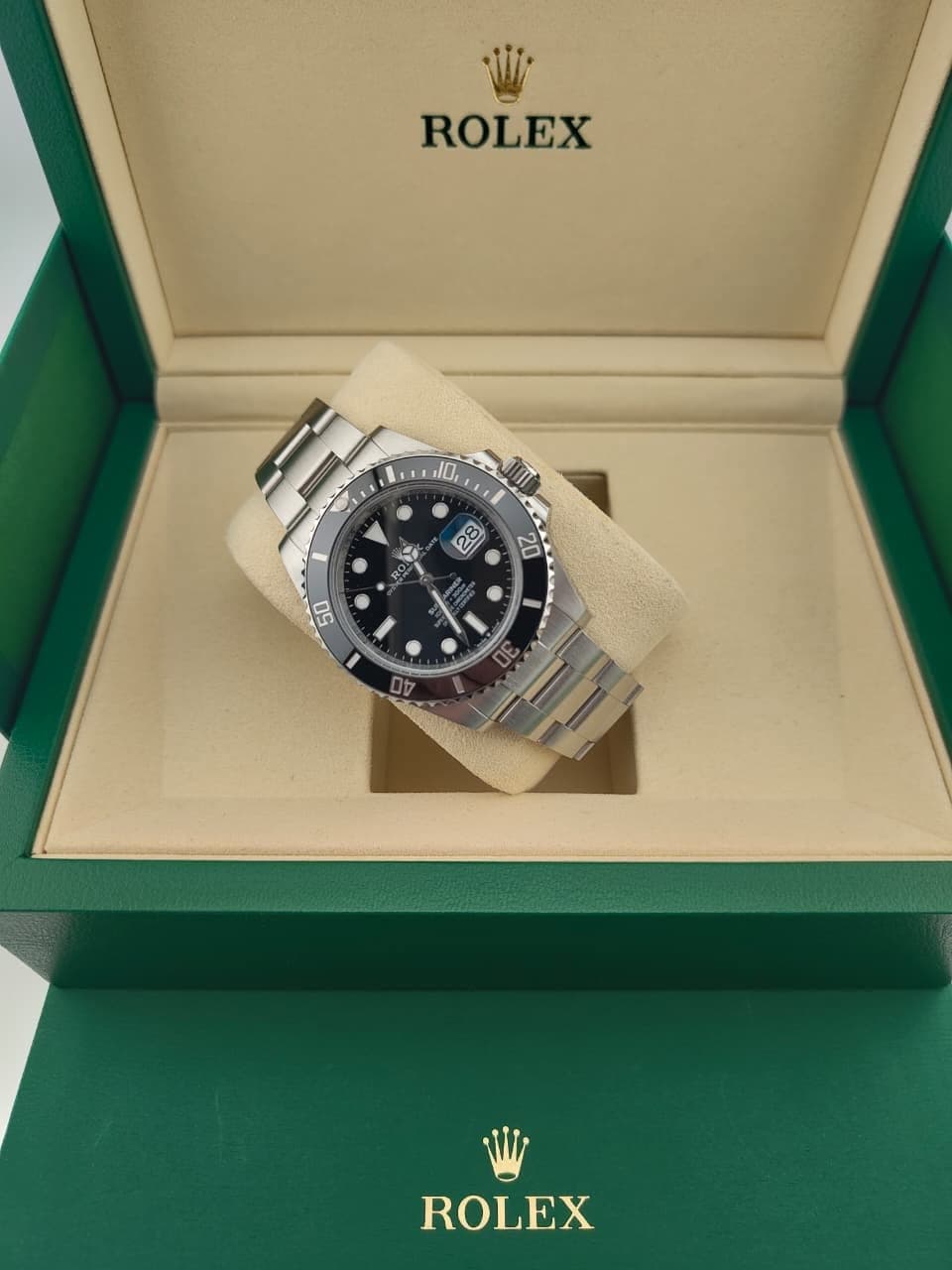 May be an image of wrist watch and text that says 'ROLEX 10 C C 20 50 F 30 ROLEX'