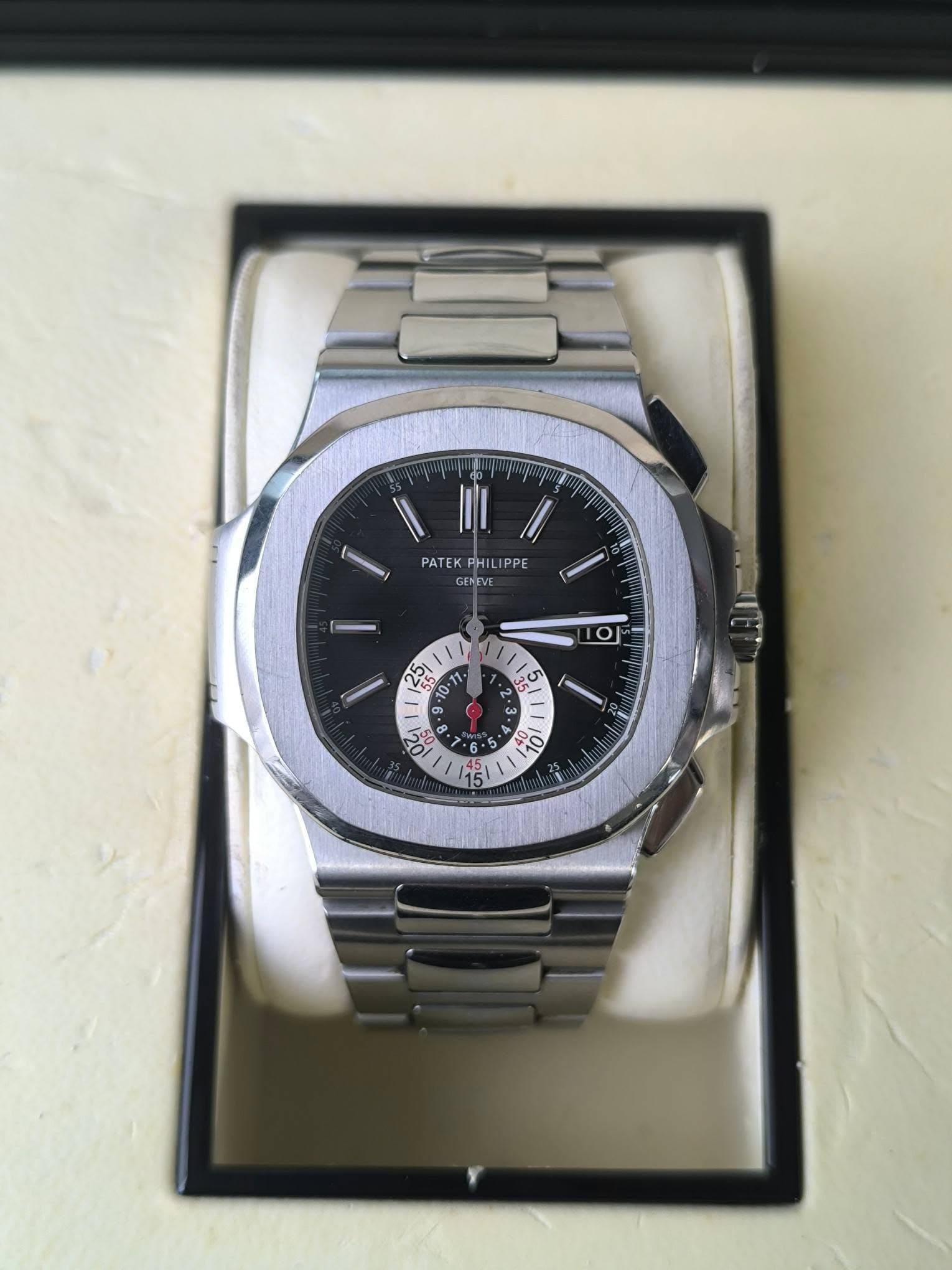 May be an image of wrist watch and text that says 'I រ្ម្តេ 방한 PATEK PATEKPHILIPPE EK PHILIPPE PAT GENEVE O ה' 251 55 1 د U ی U תט / + H 40, 10L ဟဟ gua 0'