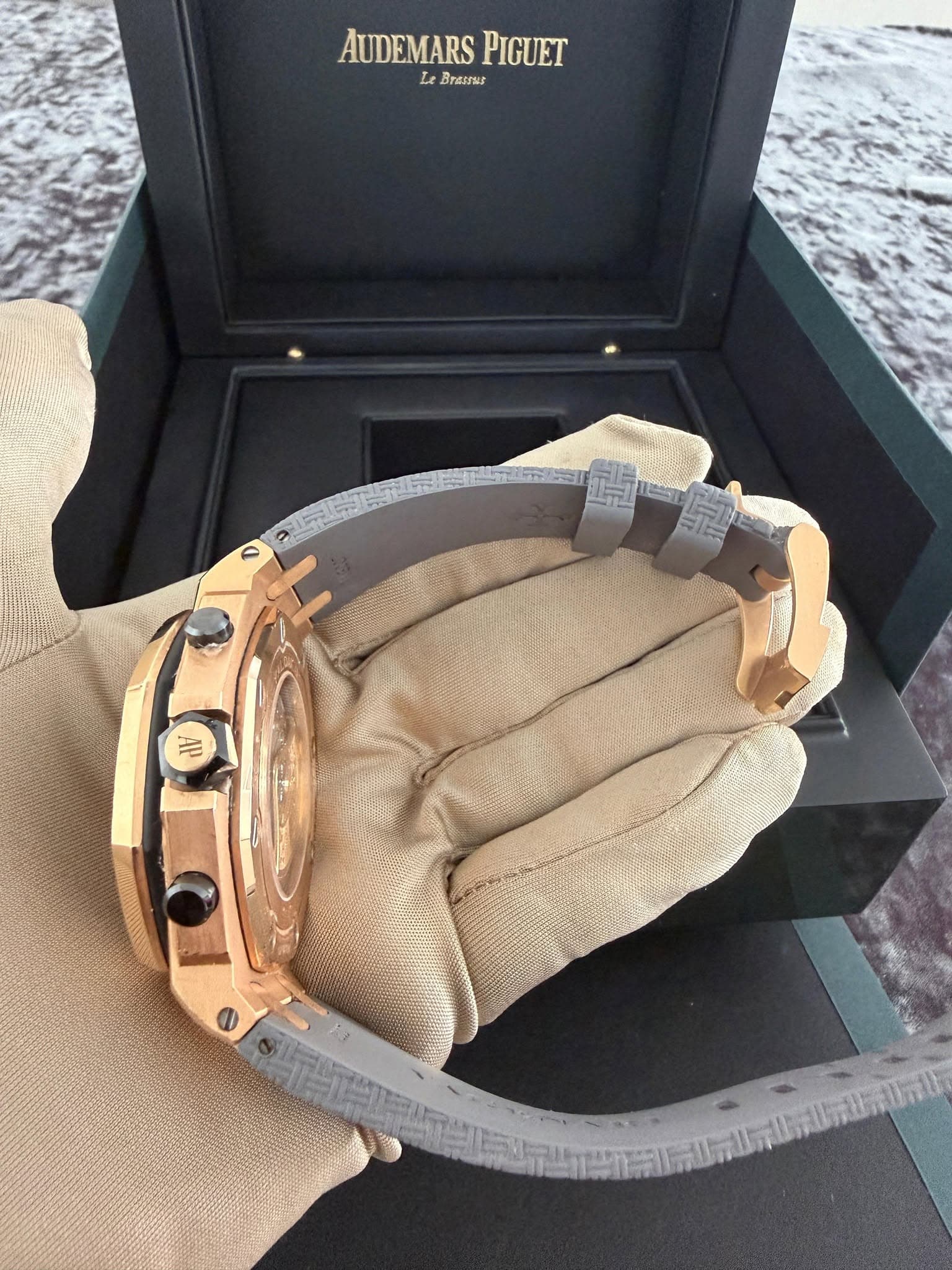 May be an image of wrist watch and text that says 'AUDEMARS PIGUET Lt Lt Brassus'