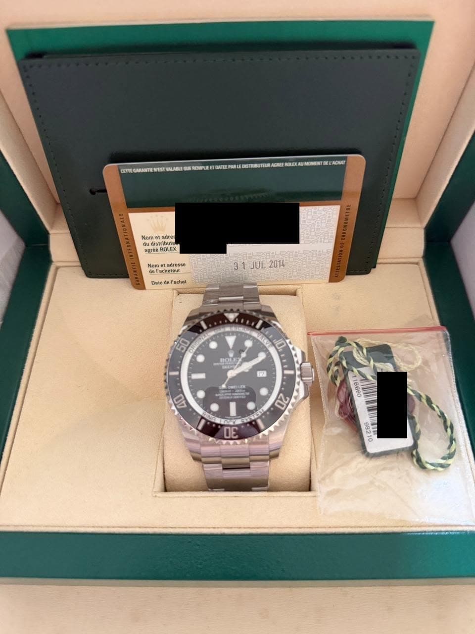 May be an image of wrist watch and text that says 'CEYVE . D ACHAT REMPLE TpATEE STRIBUTEUR AGREE SGUEX MOMENT GARANTE 重S有 Nom met 戦か o ชั้มี udistribute pord Bpre ROLEX ROEX…