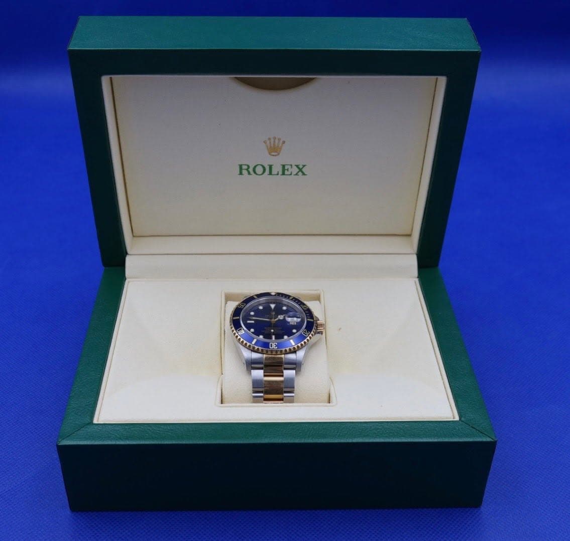 May be an image of wrist watch and text that says 'ROLEX የሱጉ DE'