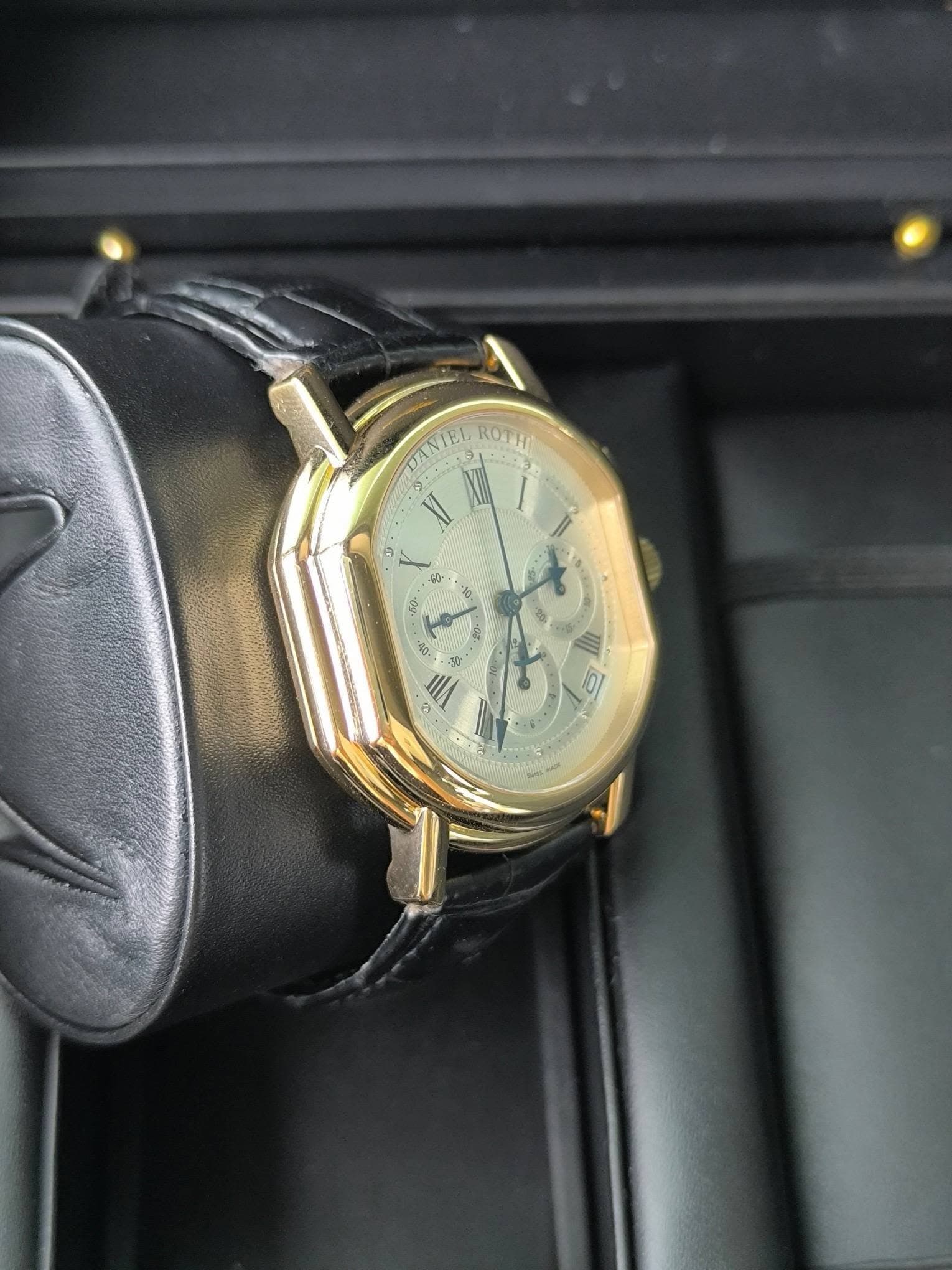 May be an image of digital watch and text that says 'DANIEL ΕT. ROTHI DA S 1 ご 祝 ف 80 40. မျိုး da 8 V I II 0'