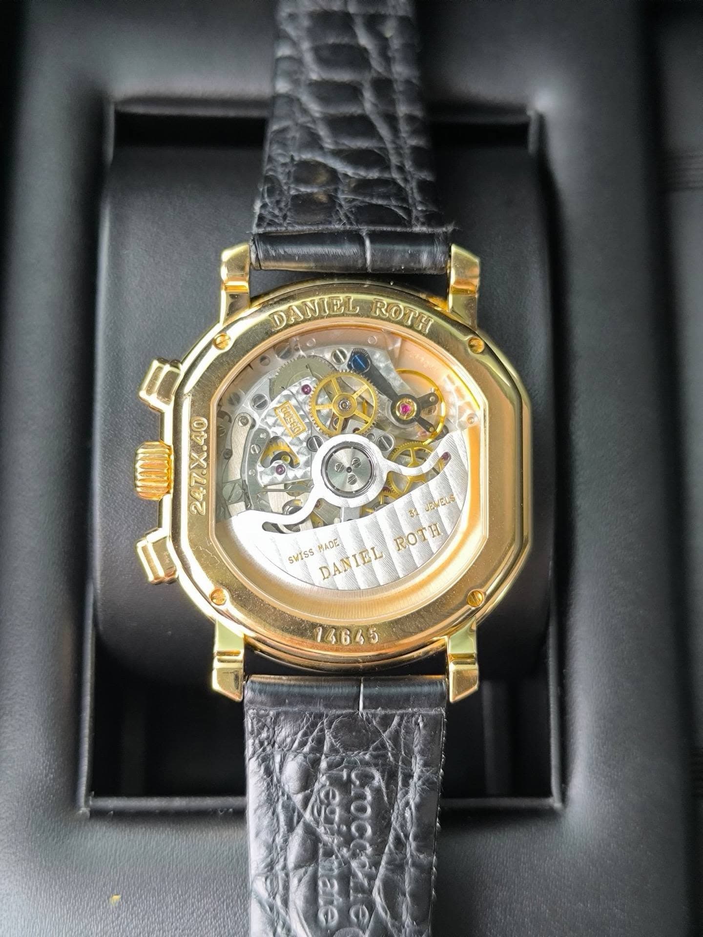 May be an image of wrist watch and text that says 'NAwcw.om DANIEL ROTT ROTH DANIEL 247.X.40 JELERS ROTH, SVISS DANIEL MADE 14645'