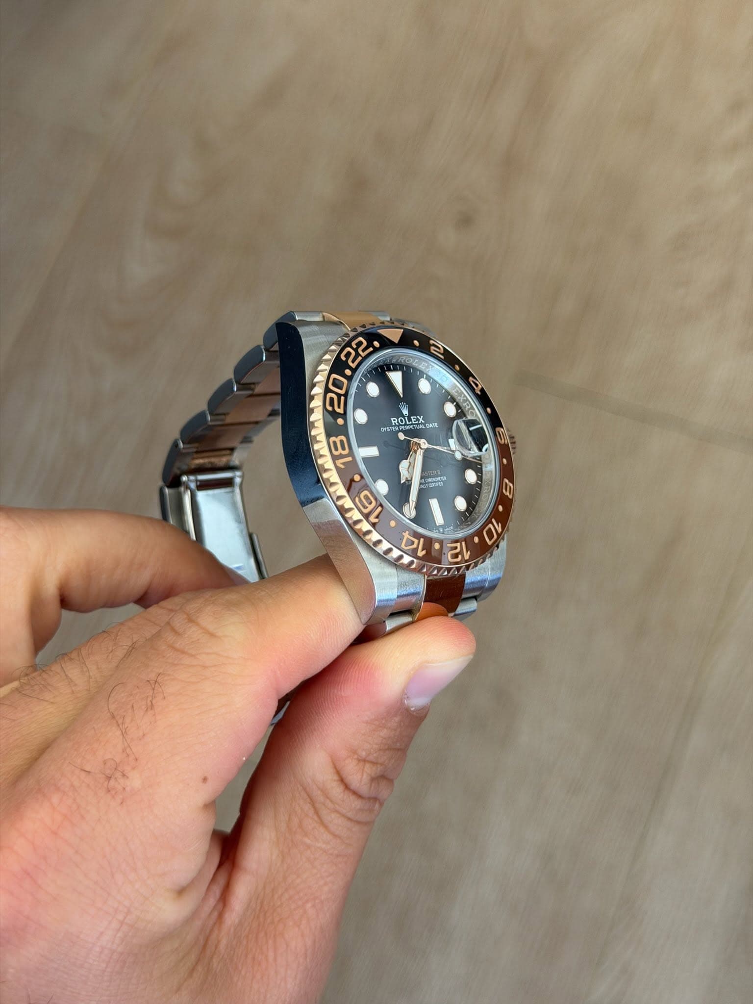 May be an image of wrist watch and text that says '۲ C ANEO 20.22 ۲ح 20. ROLEX 1n 10 0 12'