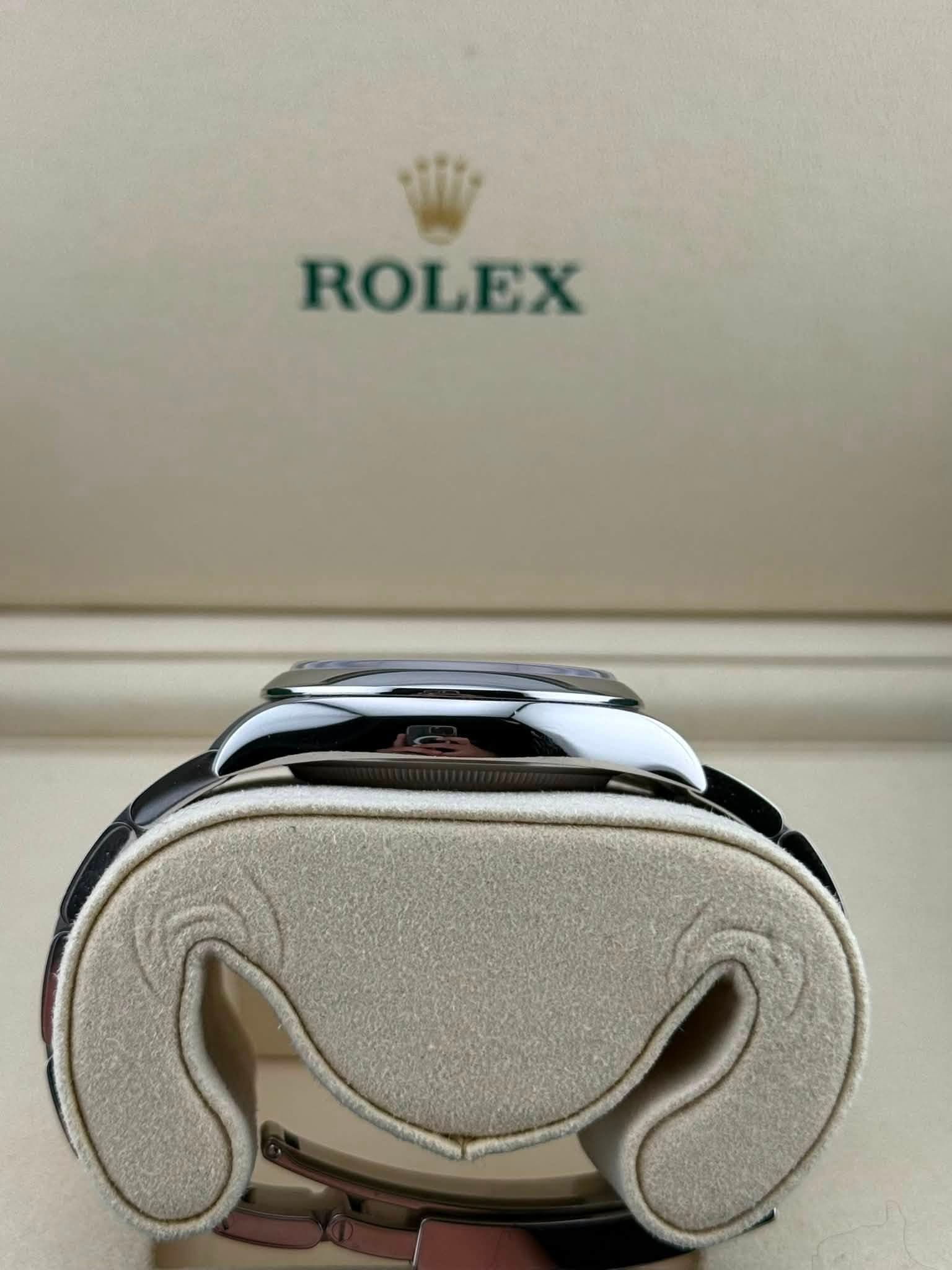 May be an image of wrist watch and text that says 'ROLEX عی'