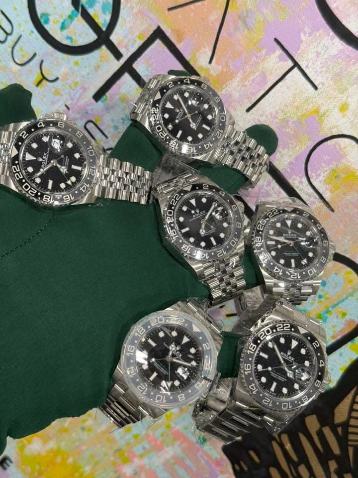 May be an image of wrist watch and text that says 'اح نا C 原 ဒြိ oles 心 8 10 2l ል ላዲ ロV ي 00 16 OLE ا 海 ر 4 D E 14 2 D 1O'