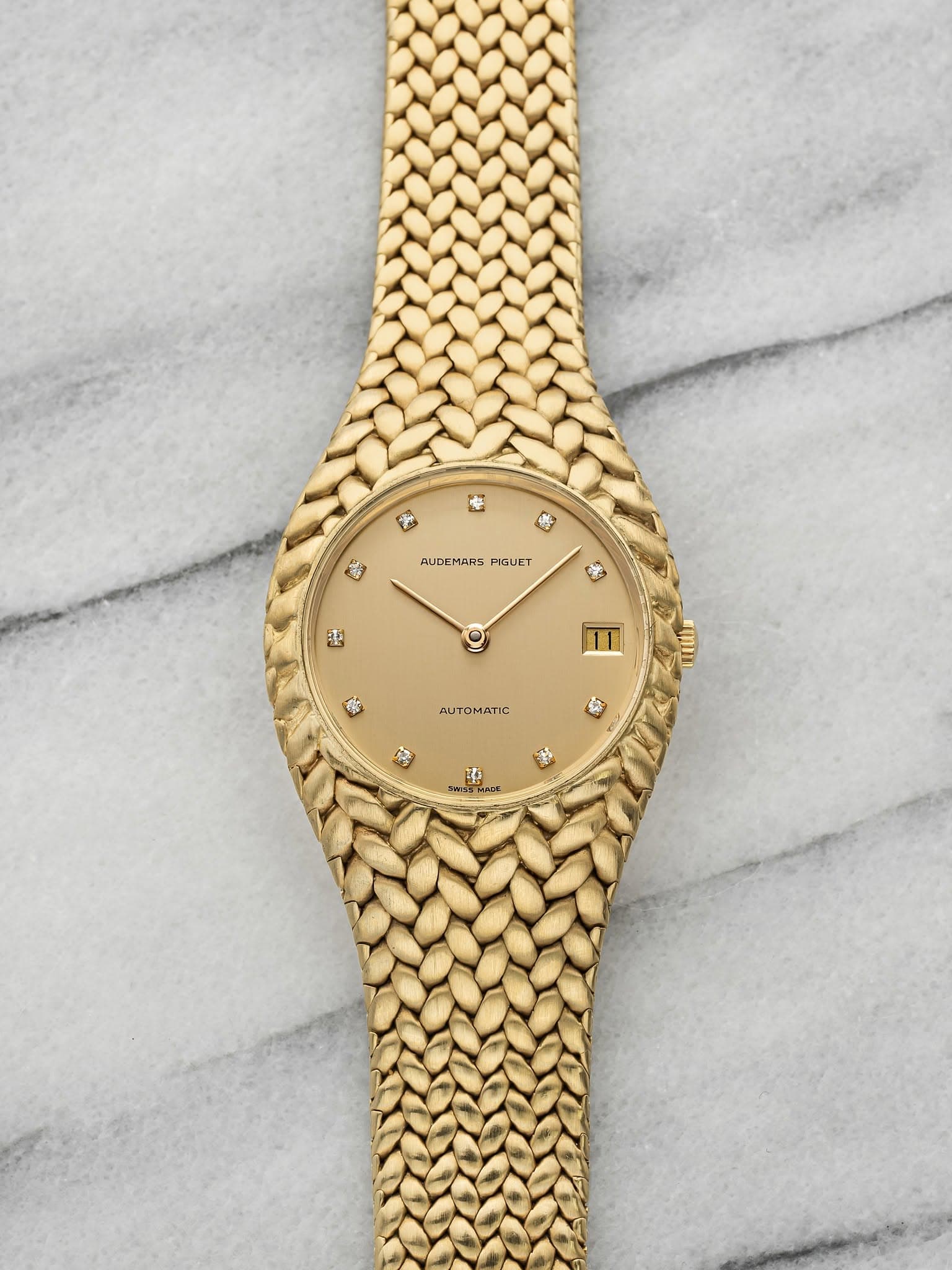 May be an image of wrist watch and text that says 'क AUDEMARS RIGUET 福 製 11 AUTOMATIO ER ኢ 重 落 MAHNG SHN'