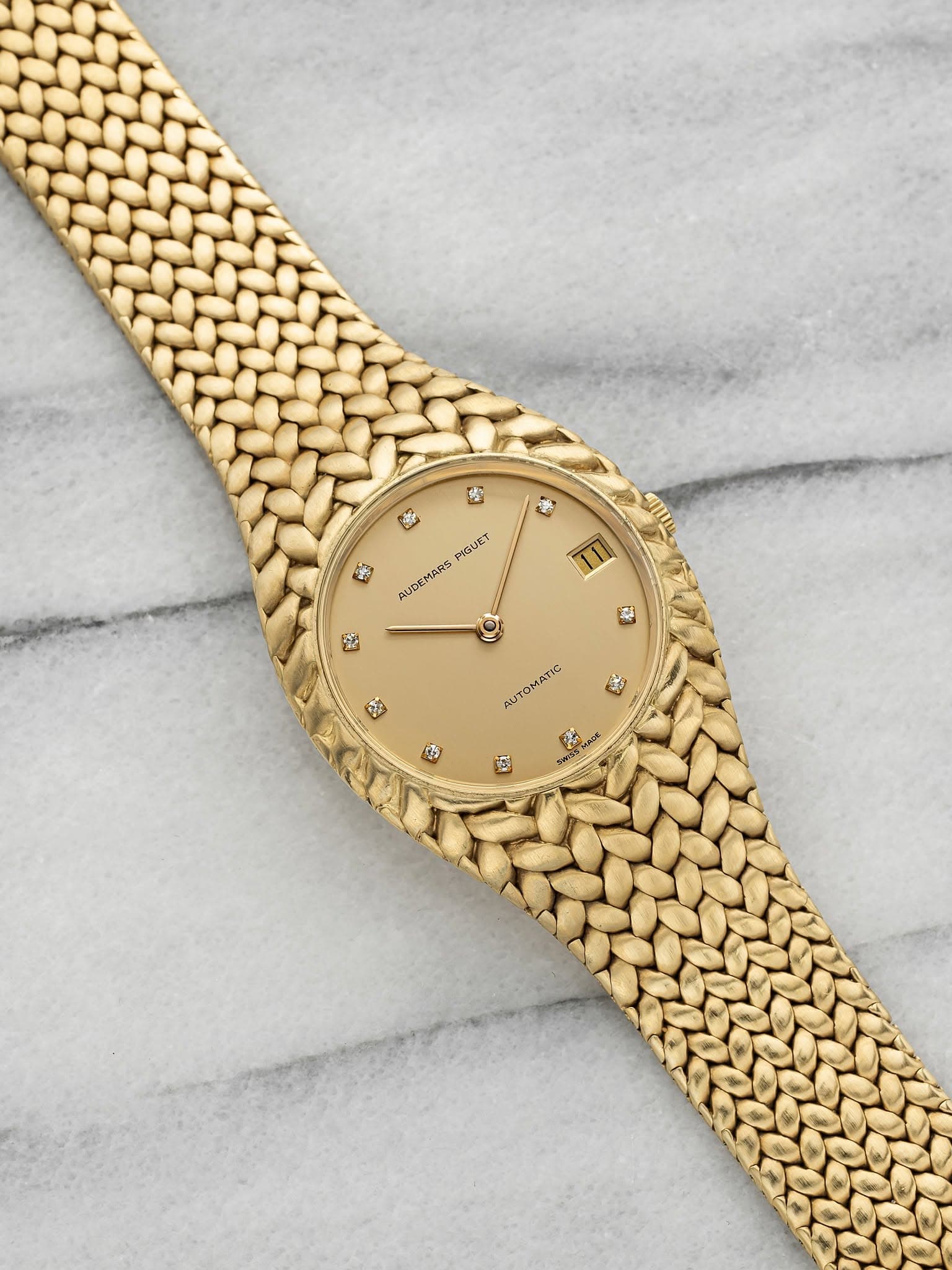 May be an image of wrist watch and text that says '整 ※ 姜 II PISUEY لب AUDEMARS 密 S 歌 ぎ AUTOMATIC ๒'