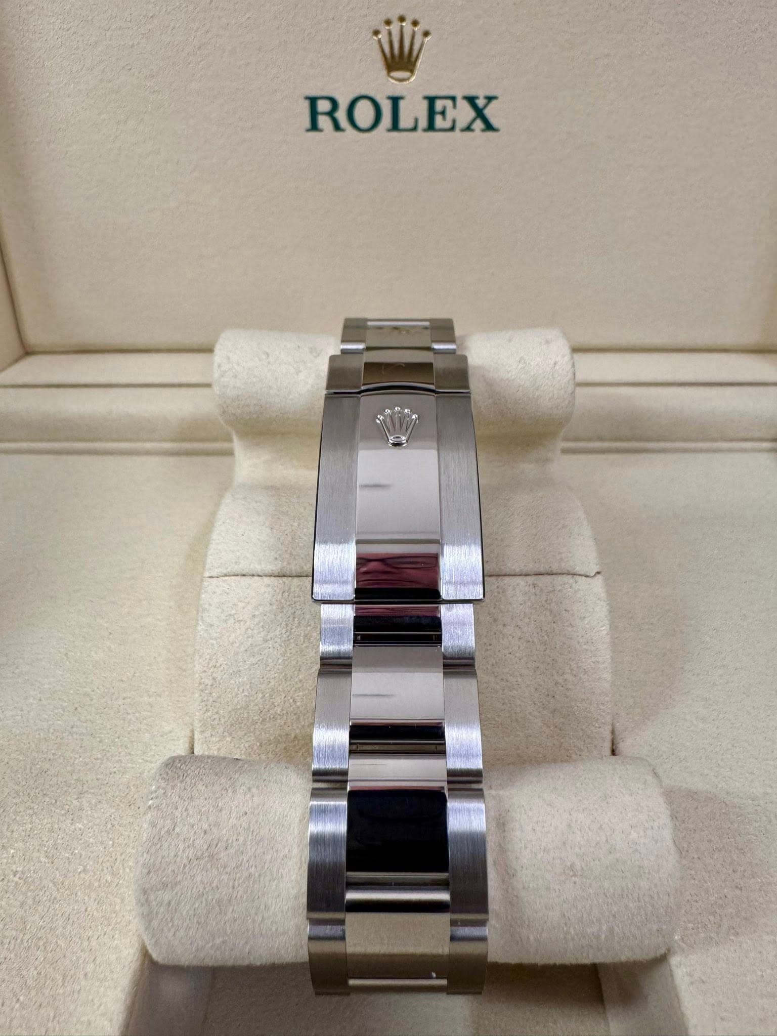 May be an image of wrist watch and text that says 'ROLEX'